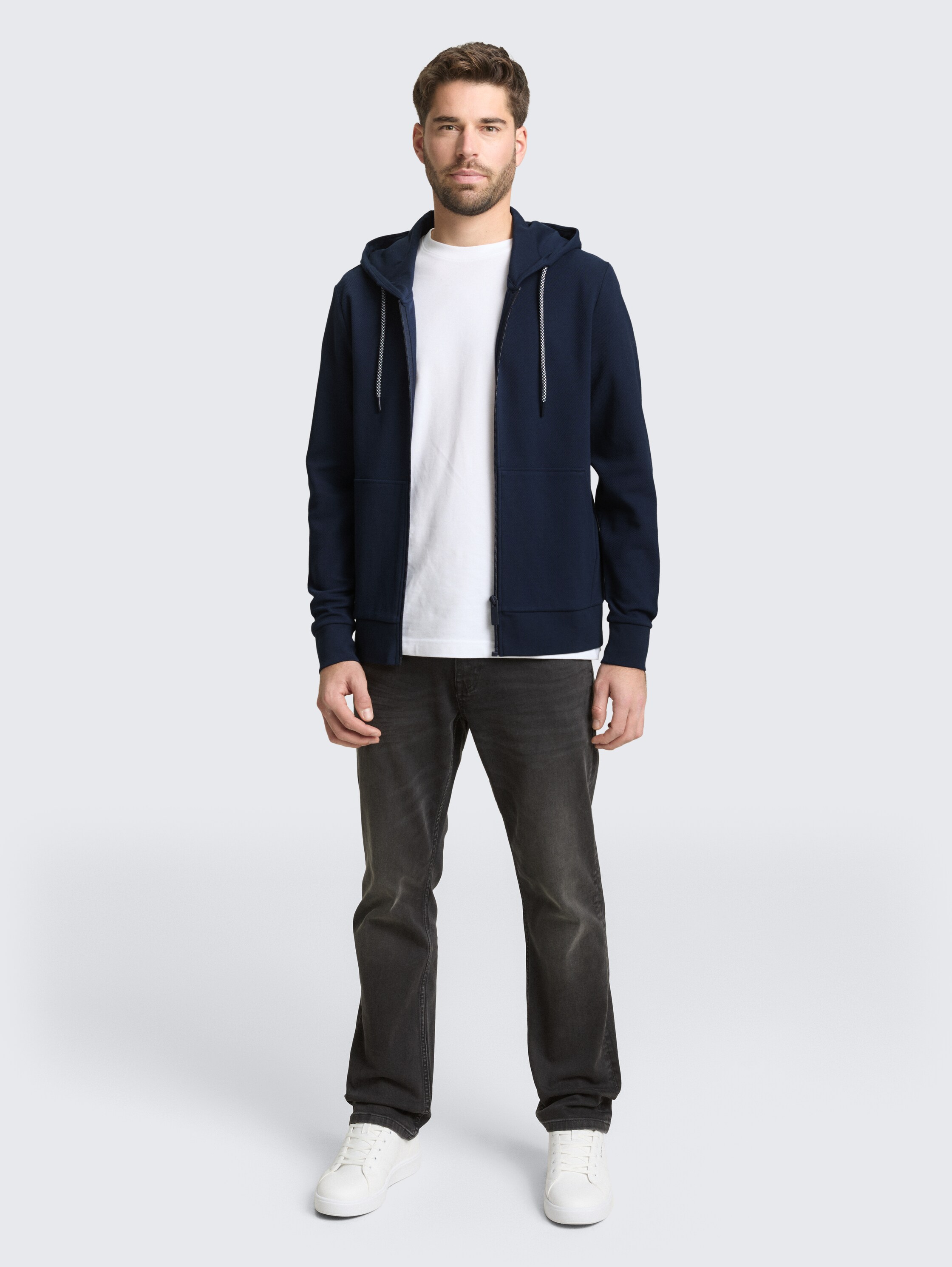 Basic Hoodie Sweatjacke - sky captain blue - Model-Vorderansicht