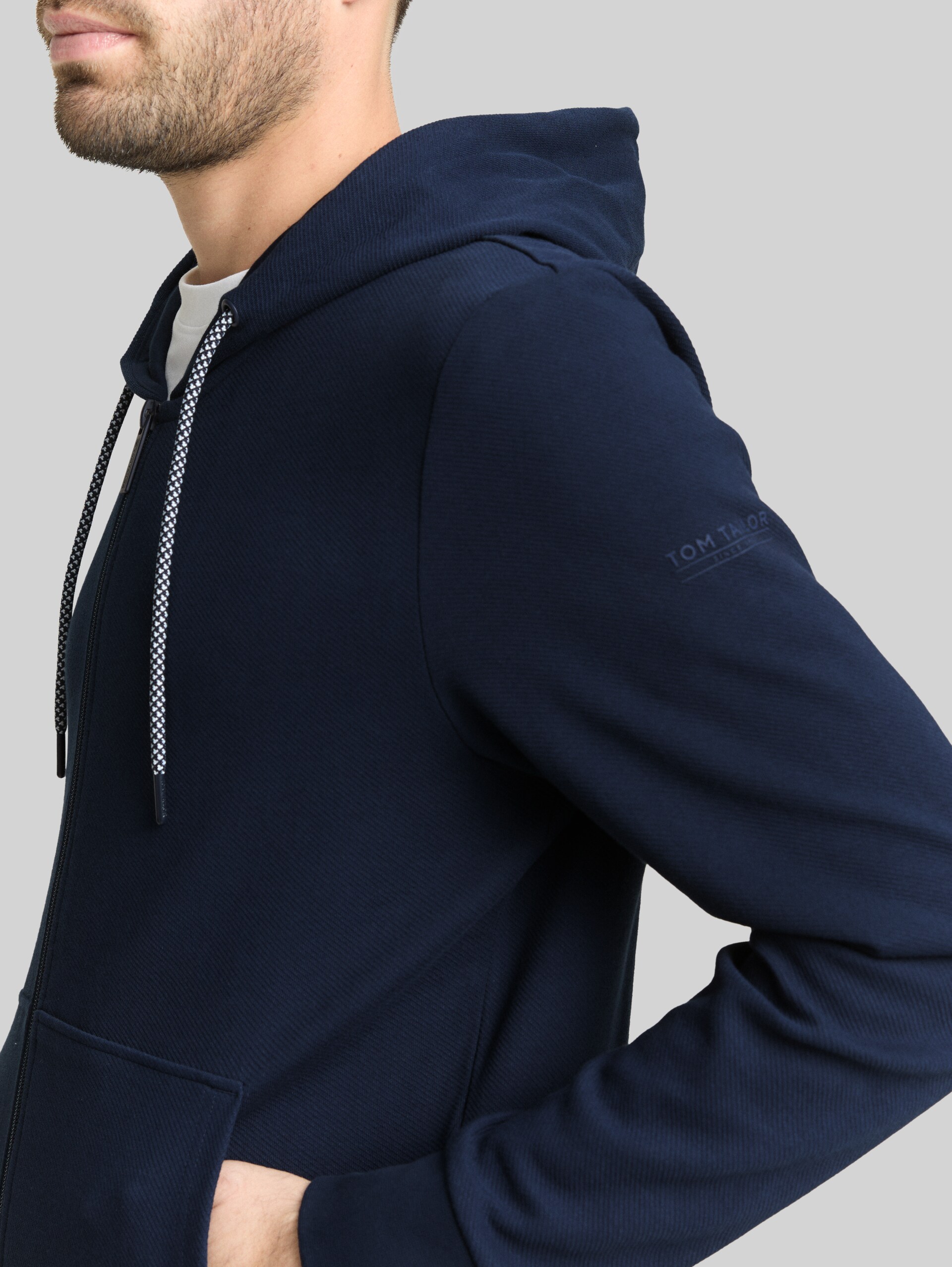 Basic Hoodie Sweatjacke - sky captain blue - Detail-Model-Ansicht