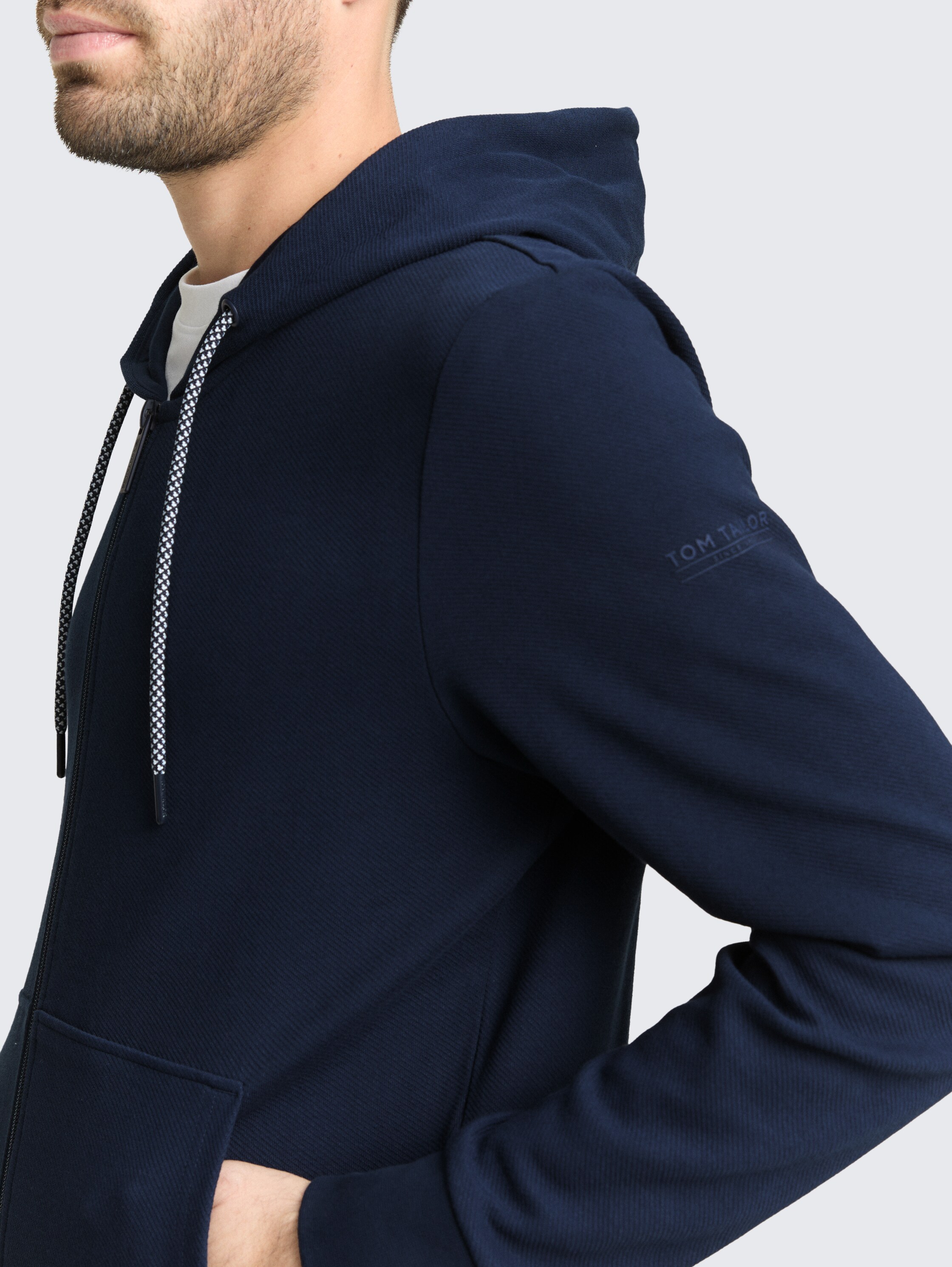 Basic Hoodie Sweatjacke - sky captain blue - Detail-Model-Ansicht