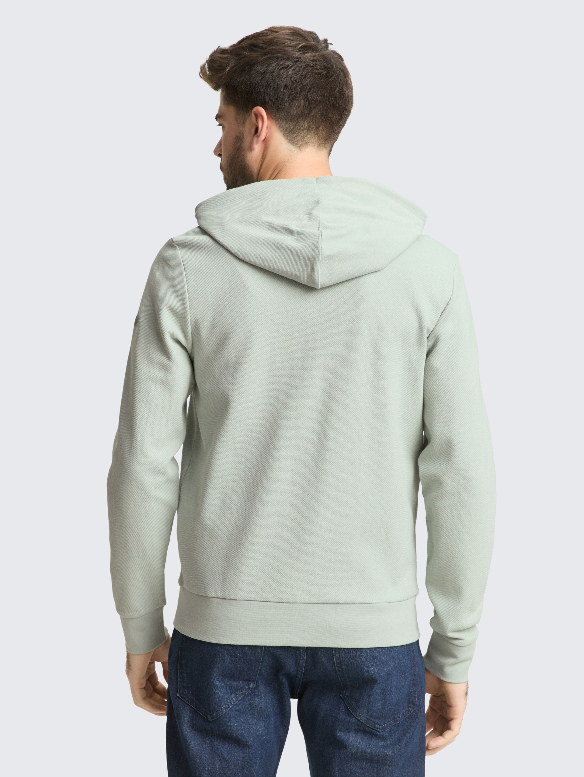 Basic Hoodie Sweatjacke - soft greyish green - Auschnitt Model-Rückansicht