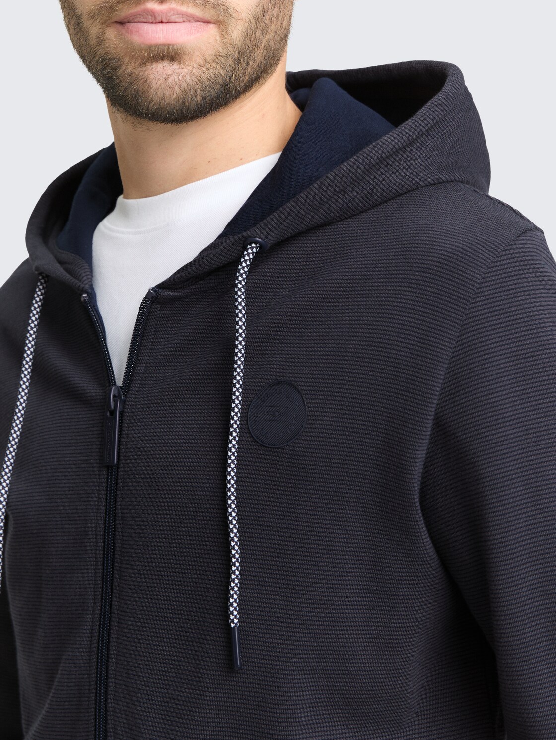 Hoodie sweatshirt jacket with logo badge - navy grey yarn dye stripe - Detail model view