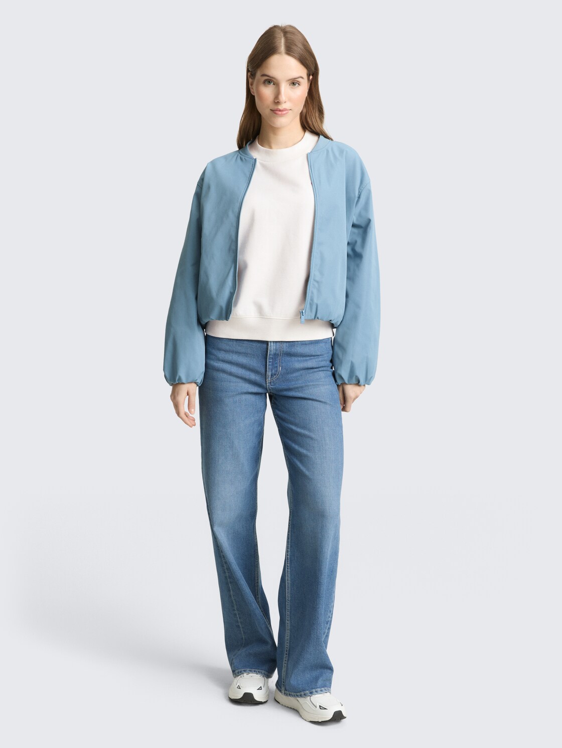 Sweatshirt mit Herz-Detail - off white - Model-Vorderansicht