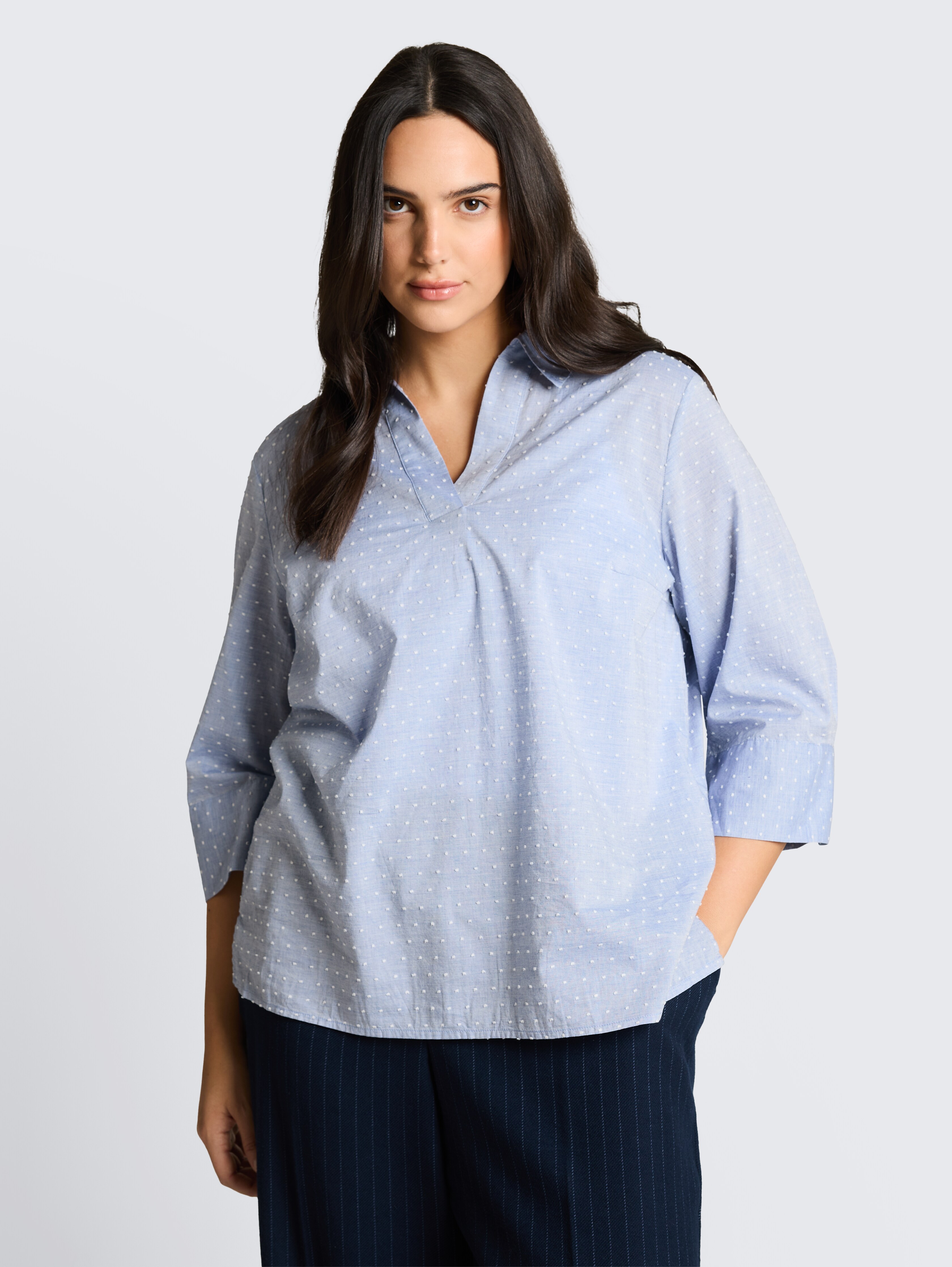 Plus Size - Loose Fit Bluse mit Stickerei von Women Plus Size, blue white dobby