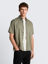 Chemise Relaxed Fit à manches courtes en lin - Sea Spray - Découpe Vue de face du modèle