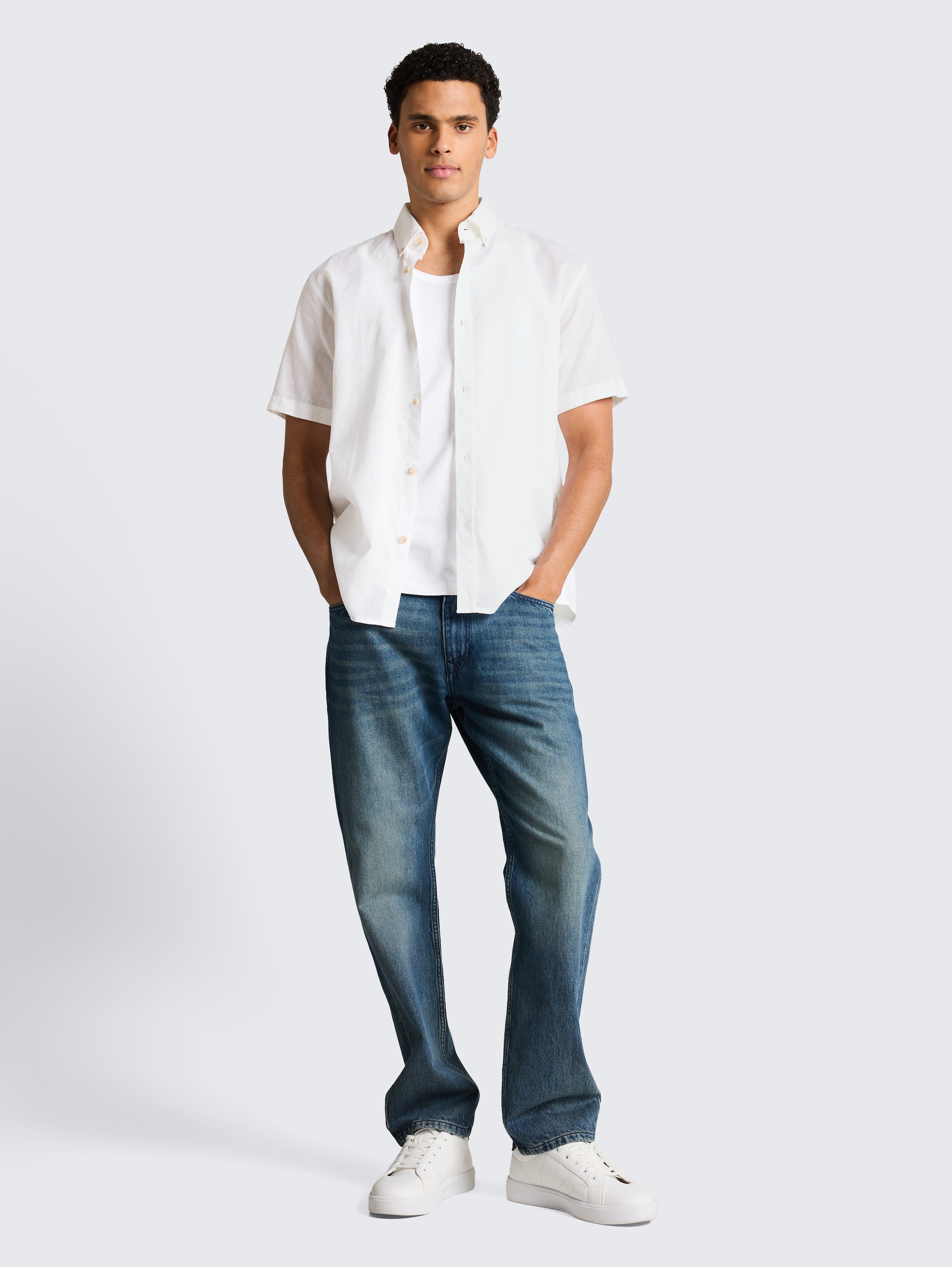 Relaxed Fit Kurzarmhemd mit Leinenanteil - white - 