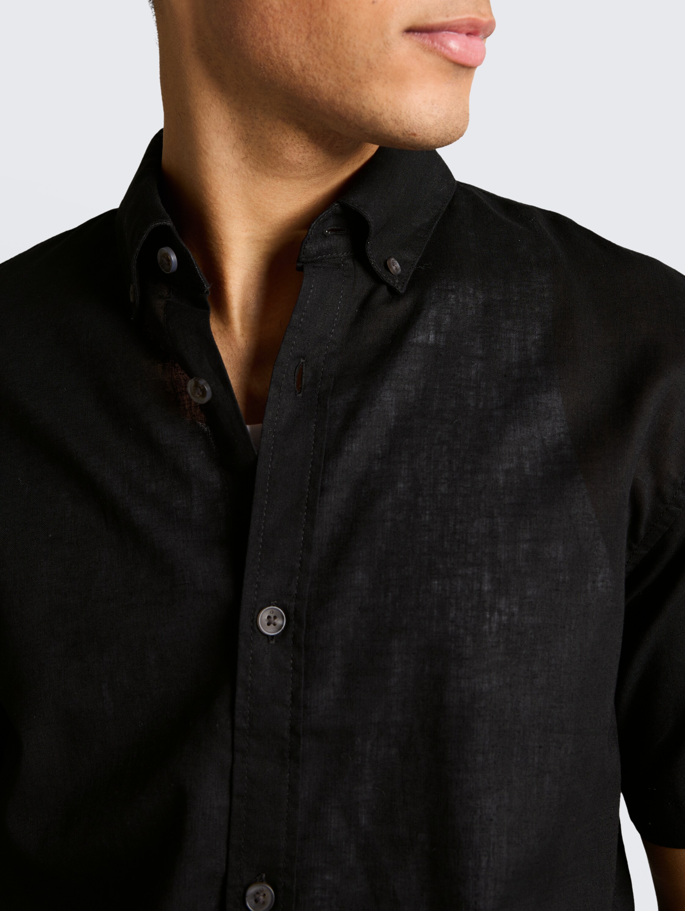 Relaxed Fit Kurzarmhemd mit Leinenanteil - black - 