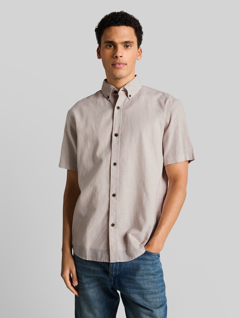 Relaxed Fit Kurzarmhemd mit Leinenanteil von Denim Male, muted grey chambray