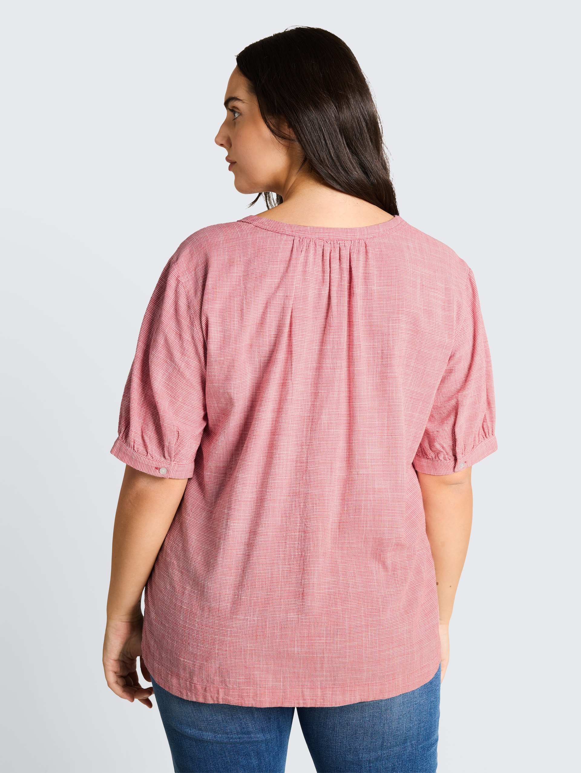 Plus Size - Bluse aus Baumwolle - cozy pink - Auschnitt Model-Rückansicht