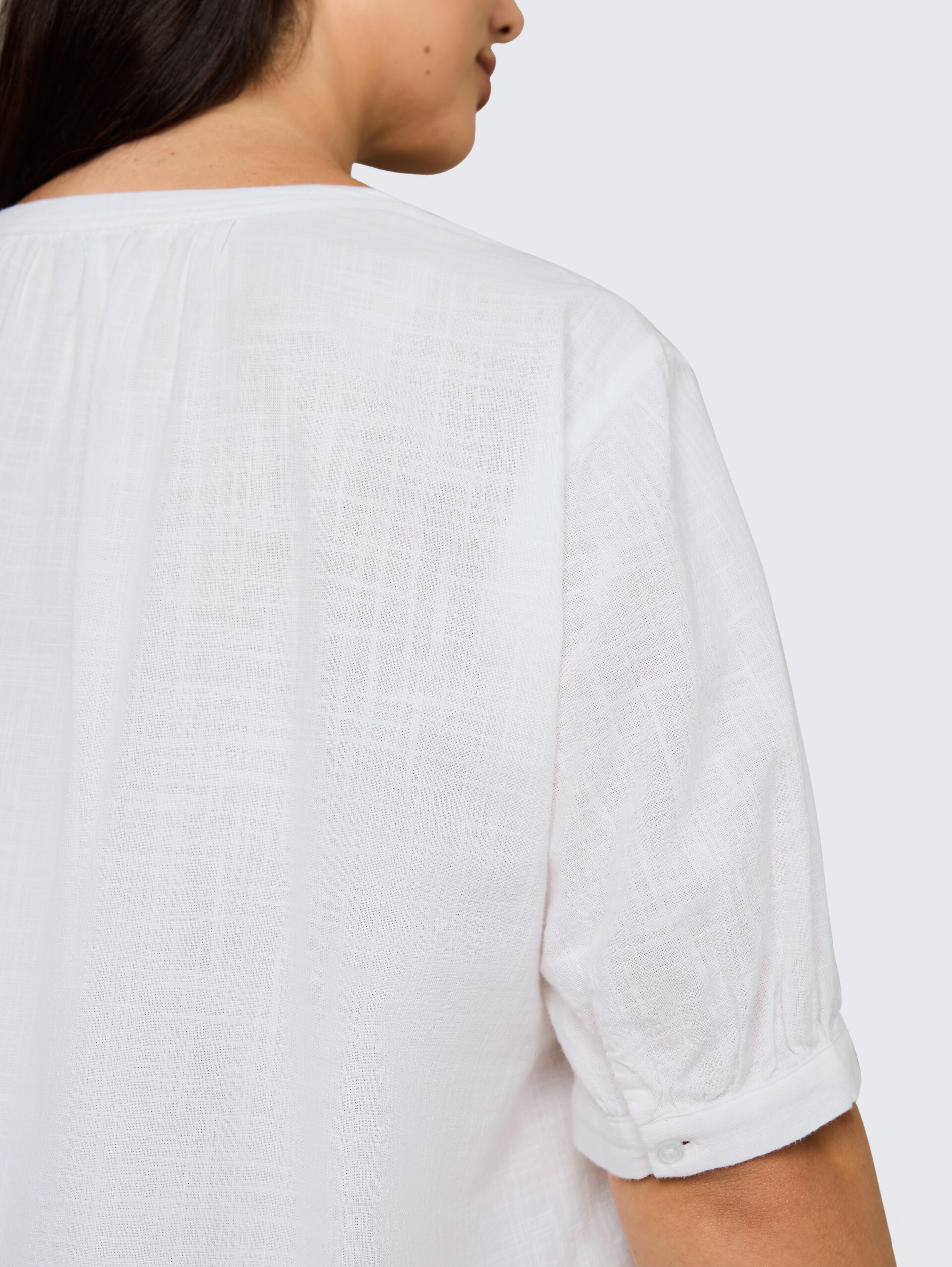 Plus Size - Blouse en coton grande taille - White - Vue détaillée du modèle