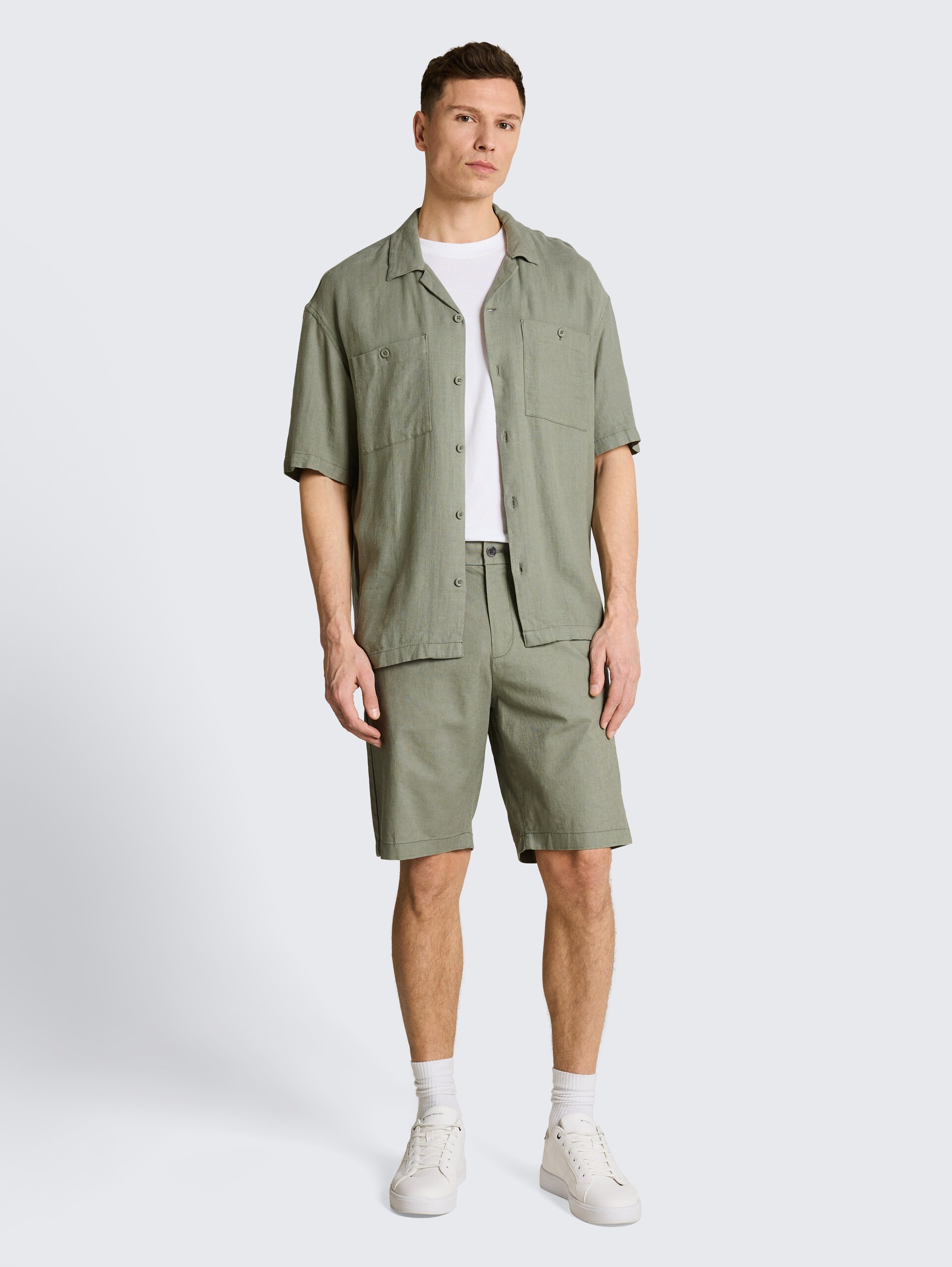 TTRELAXED Chino Shorts mit Leinenanteil - Sea Spray - Model-Vorderansicht