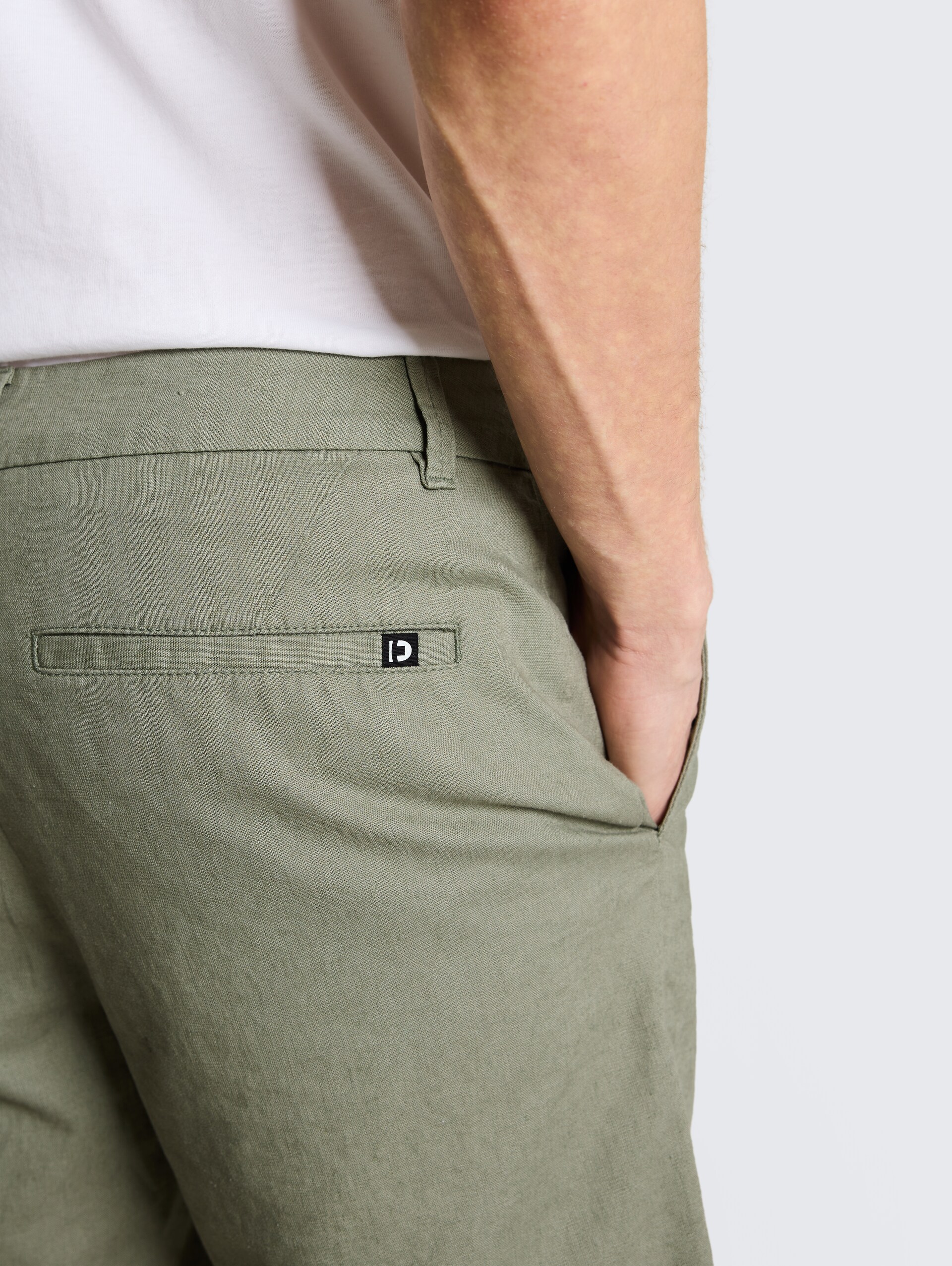 TTRELAXED Chino Shorts mit Leinenanteil - Sea Spray - Detail-Model-Ansicht
