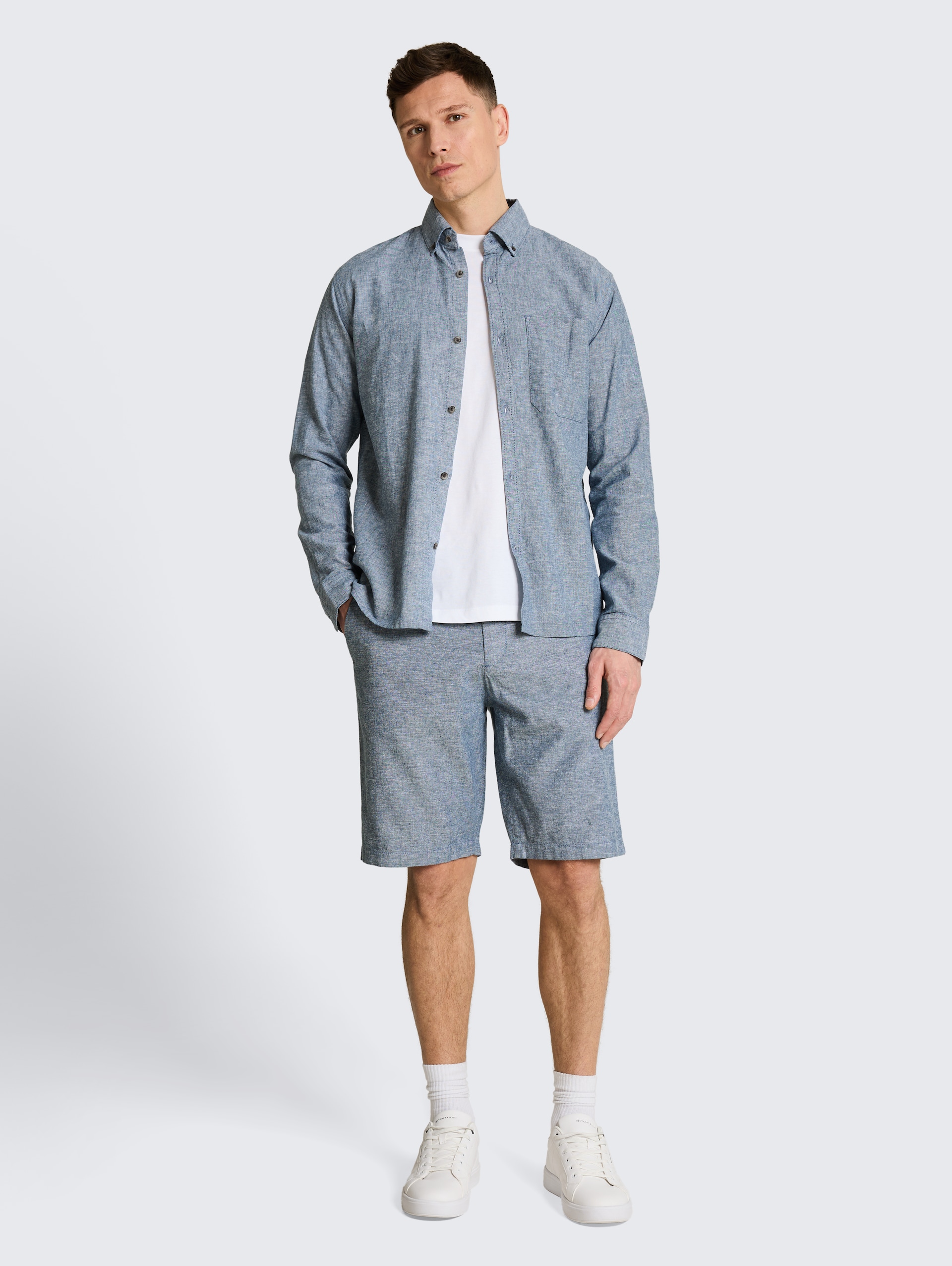 TTRELAXED Chino Shorts mit Leinenanteil - nighttime blue chambray - Model-Vorderansicht