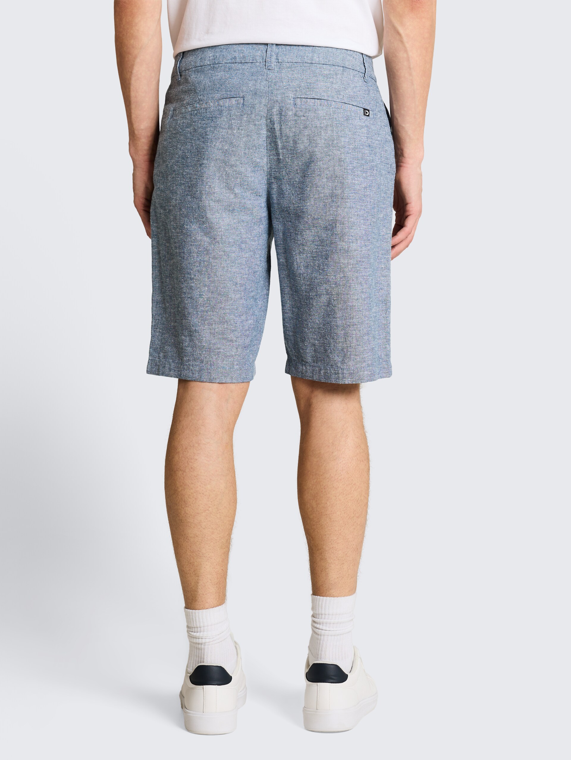 TTRELAXED Chino Shorts mit Leinenanteil - nighttime blue chambray - Auschnitt Model-Rückansicht
