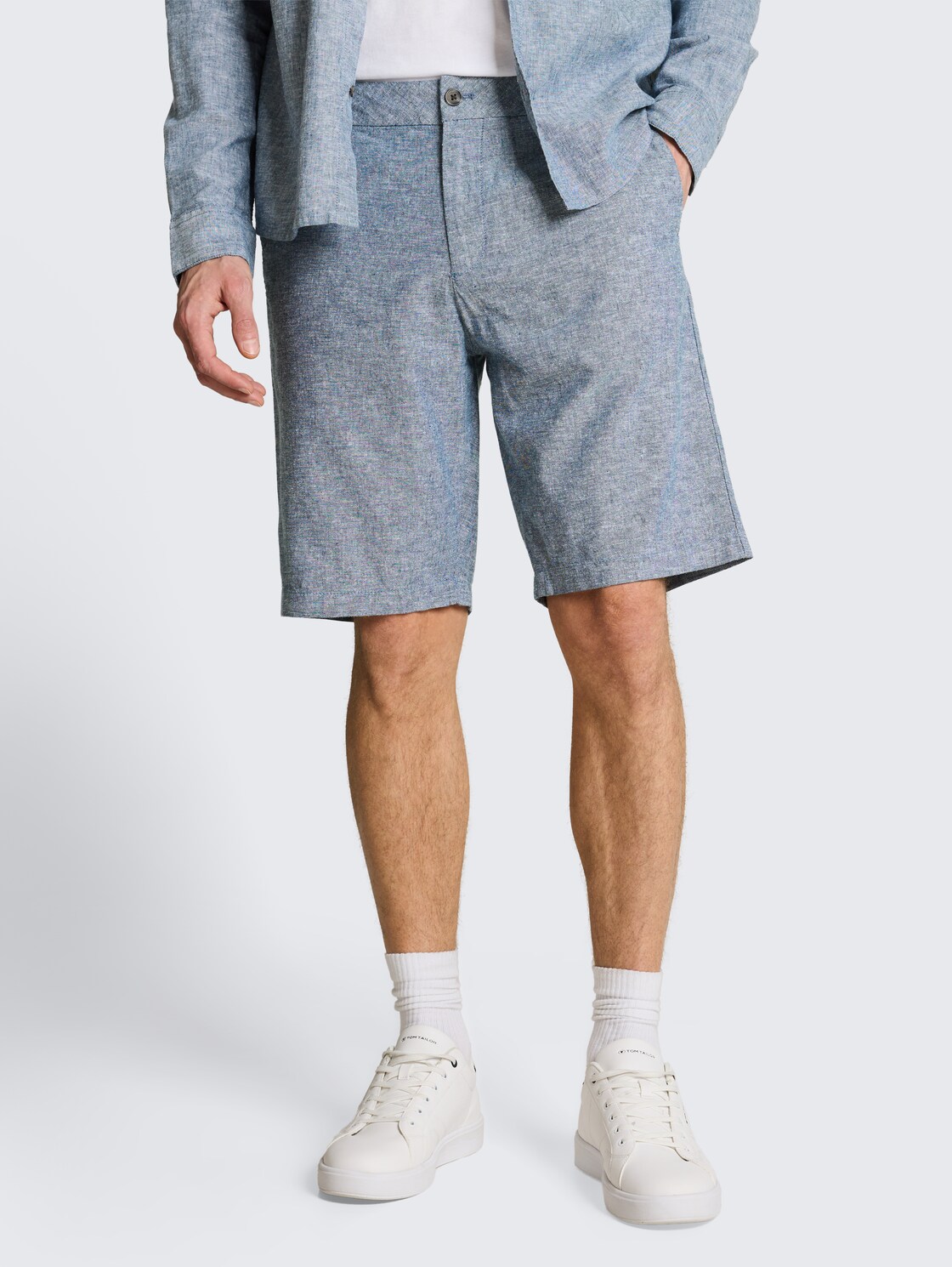 TTRELAXED Chino Shorts mit Leinenanteil - nighttime blue chambray - Ausschnitt Model-Vorderansicht