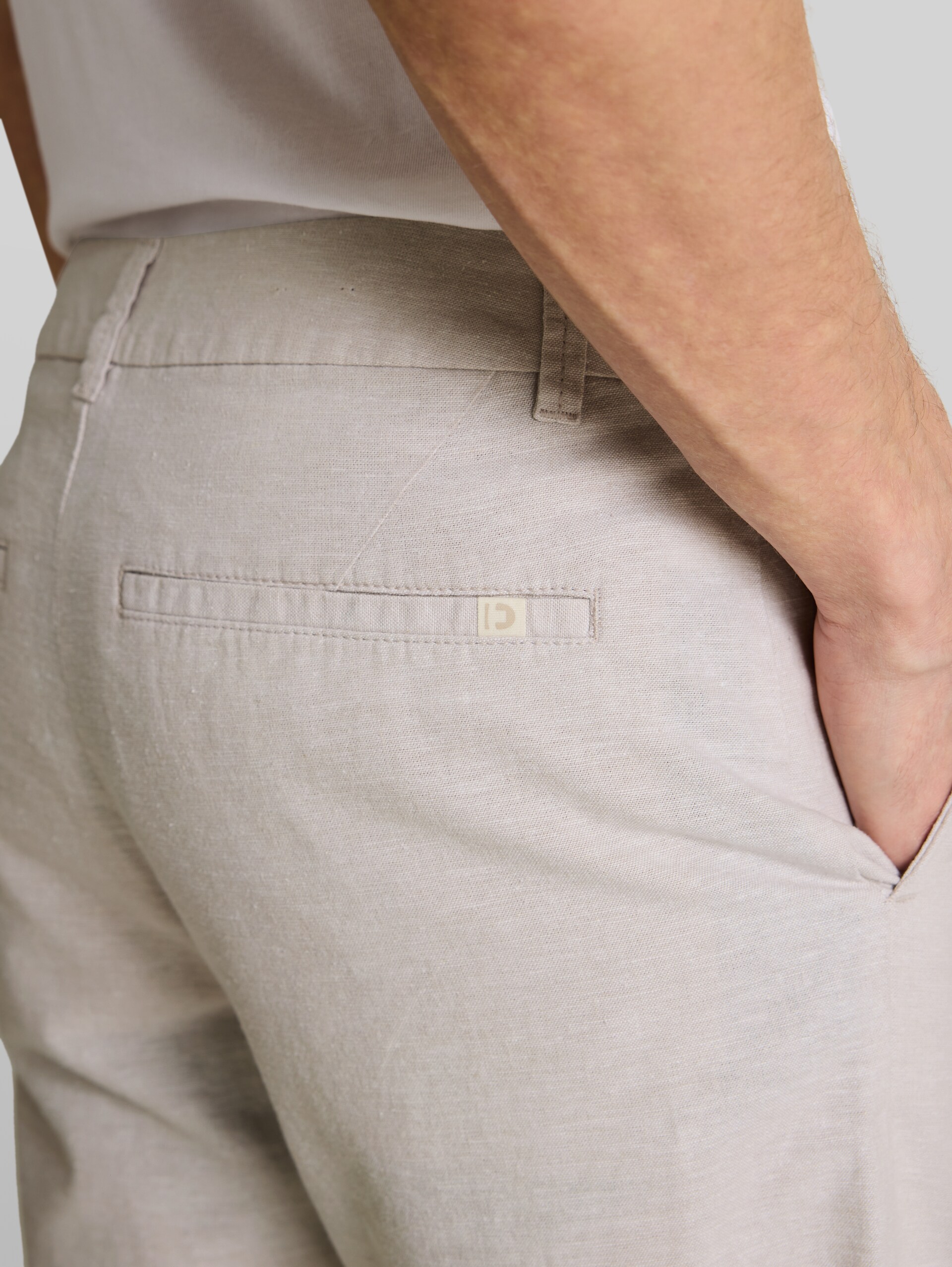 TTRELAXED Chino shorts with linen blend - muted grey chambray - Detail model view