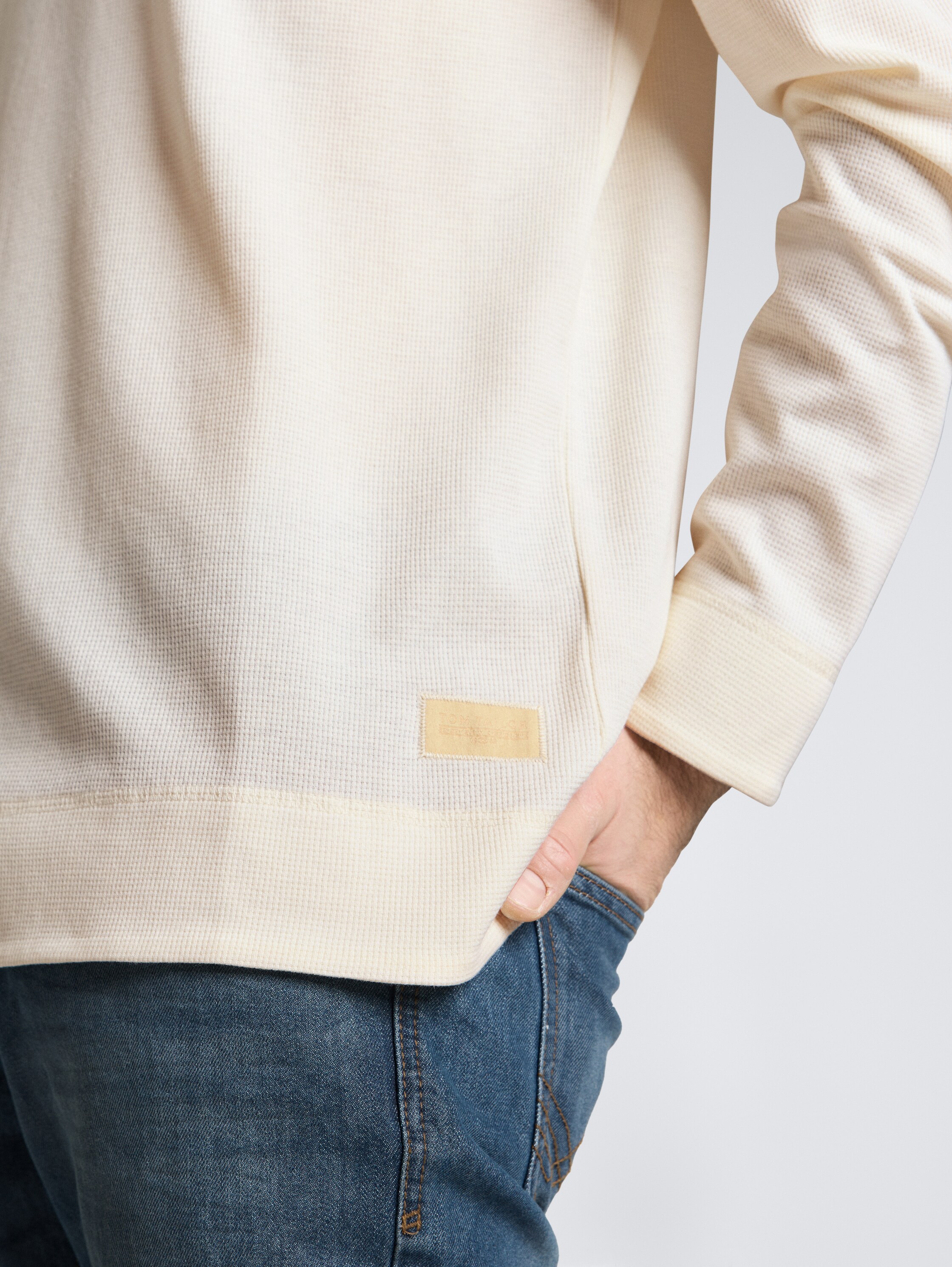 Long-sleeved shirt with waffle texture - Gardenia White - Detail model view