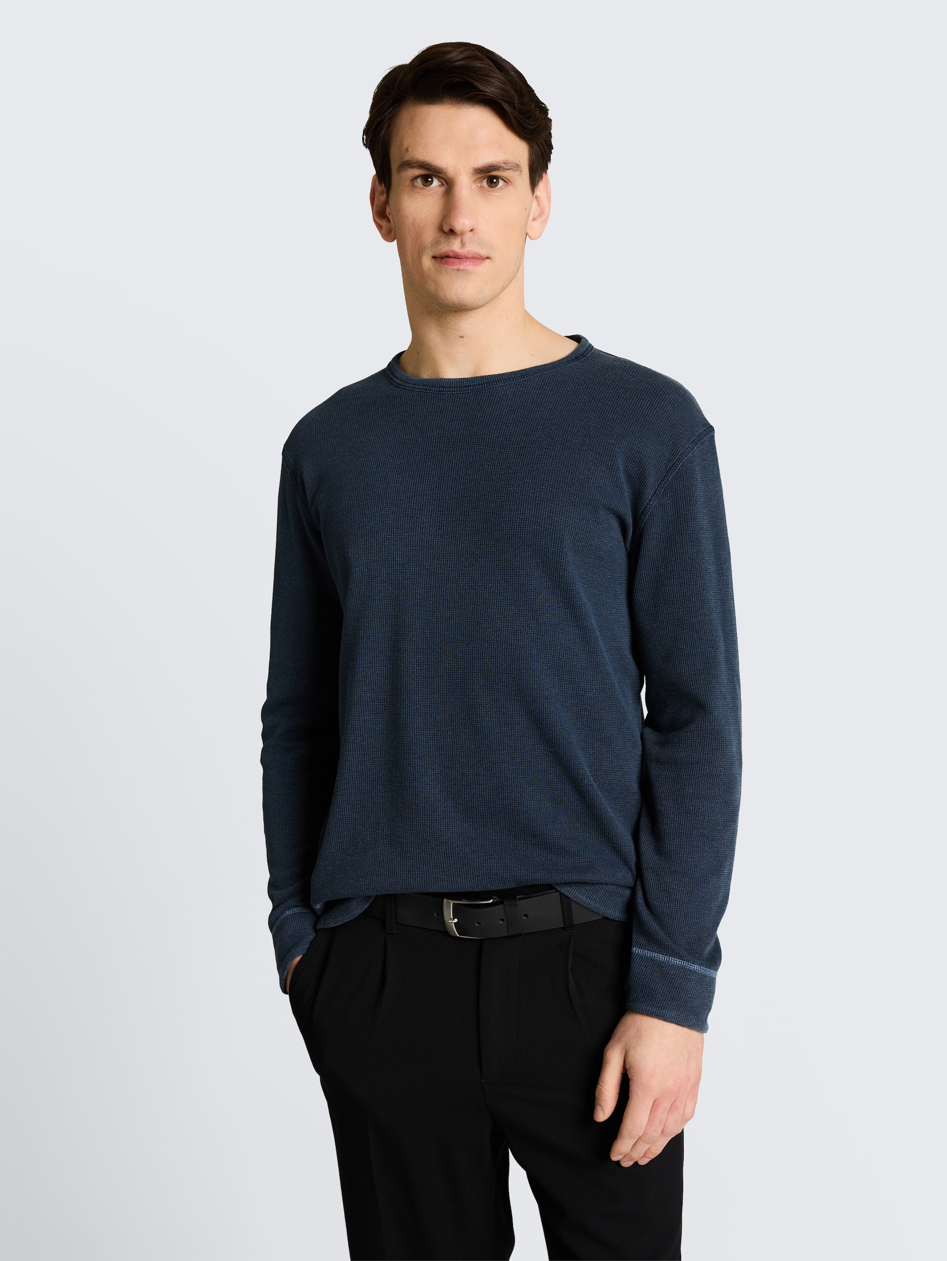 Shirt met lange mouwen en wafelstructuur - sky captain blue - Nek model vooraanzicht
