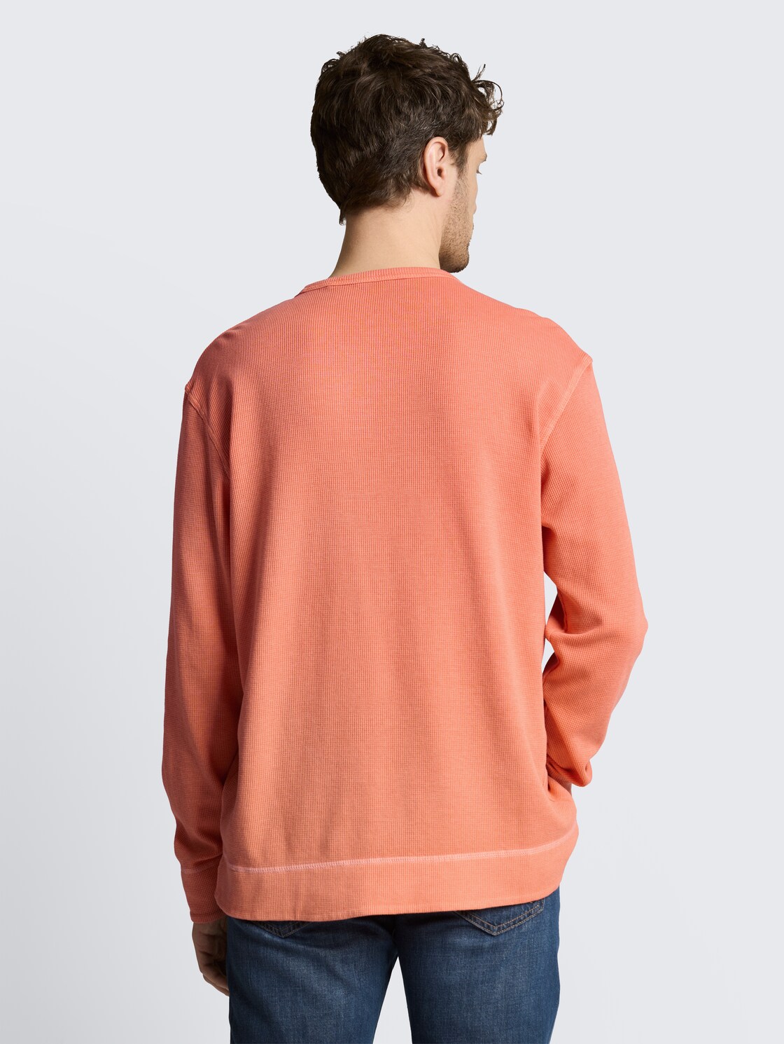 Langarmshirt mit Waffelstruktur - Wild Coral - Auschnitt Model-Rückansicht