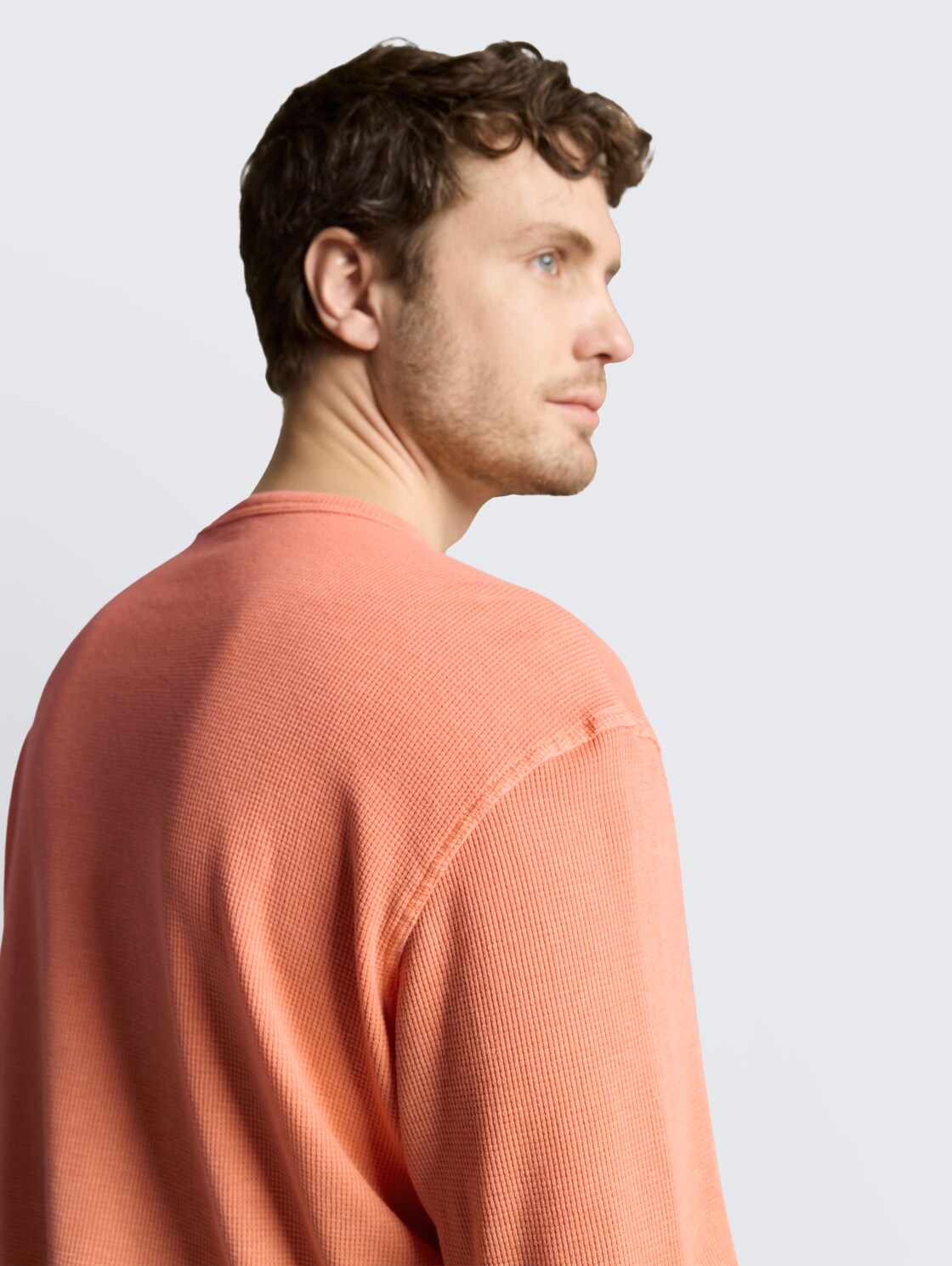 Langarmshirt mit Waffelstruktur - Wild Coral - Detail-Model-Ansicht