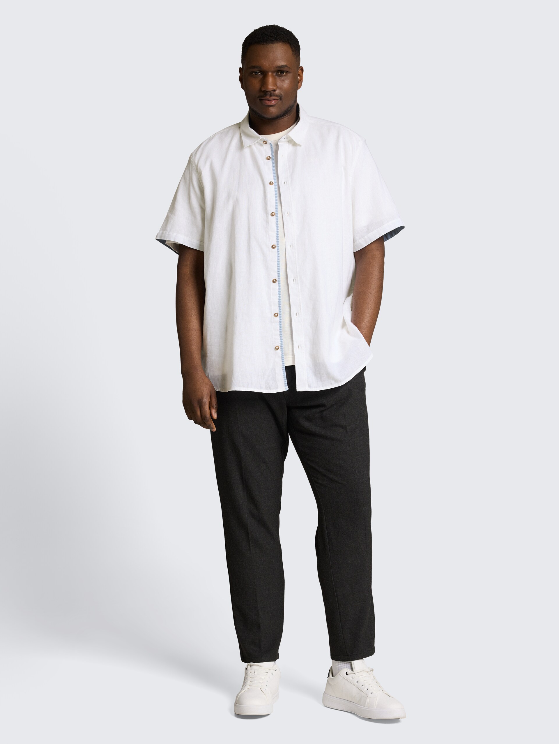 Plus Size - Regular Fit Kurzarmhemd mit Leinenanteil - White - Model-Vorderansicht