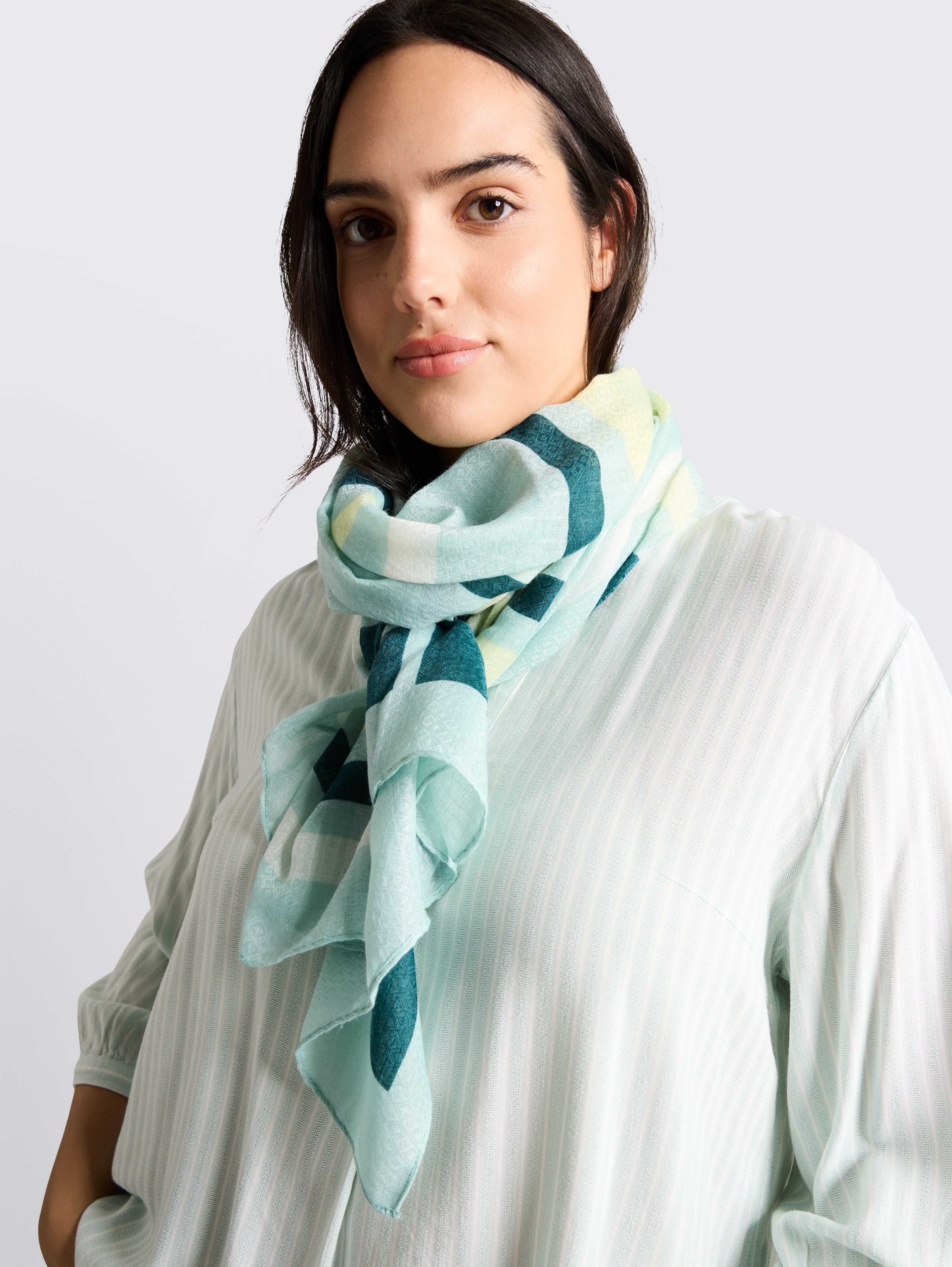 Halstuch mit Schriftzug von Women Plus Size, mint wording scarf