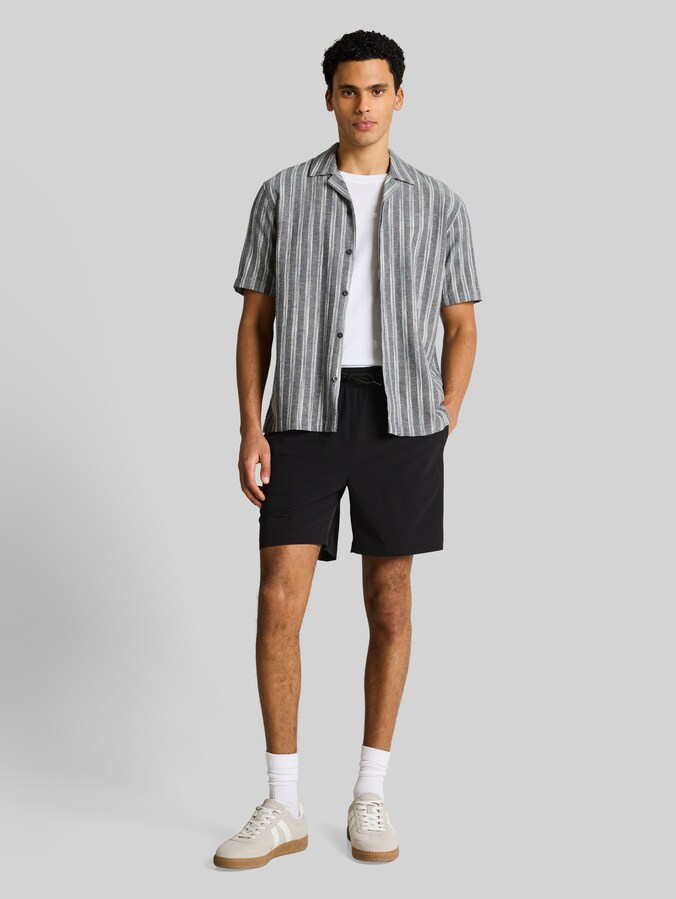 Ultralight Relaxed Fit Shorts von Denim Male, Black