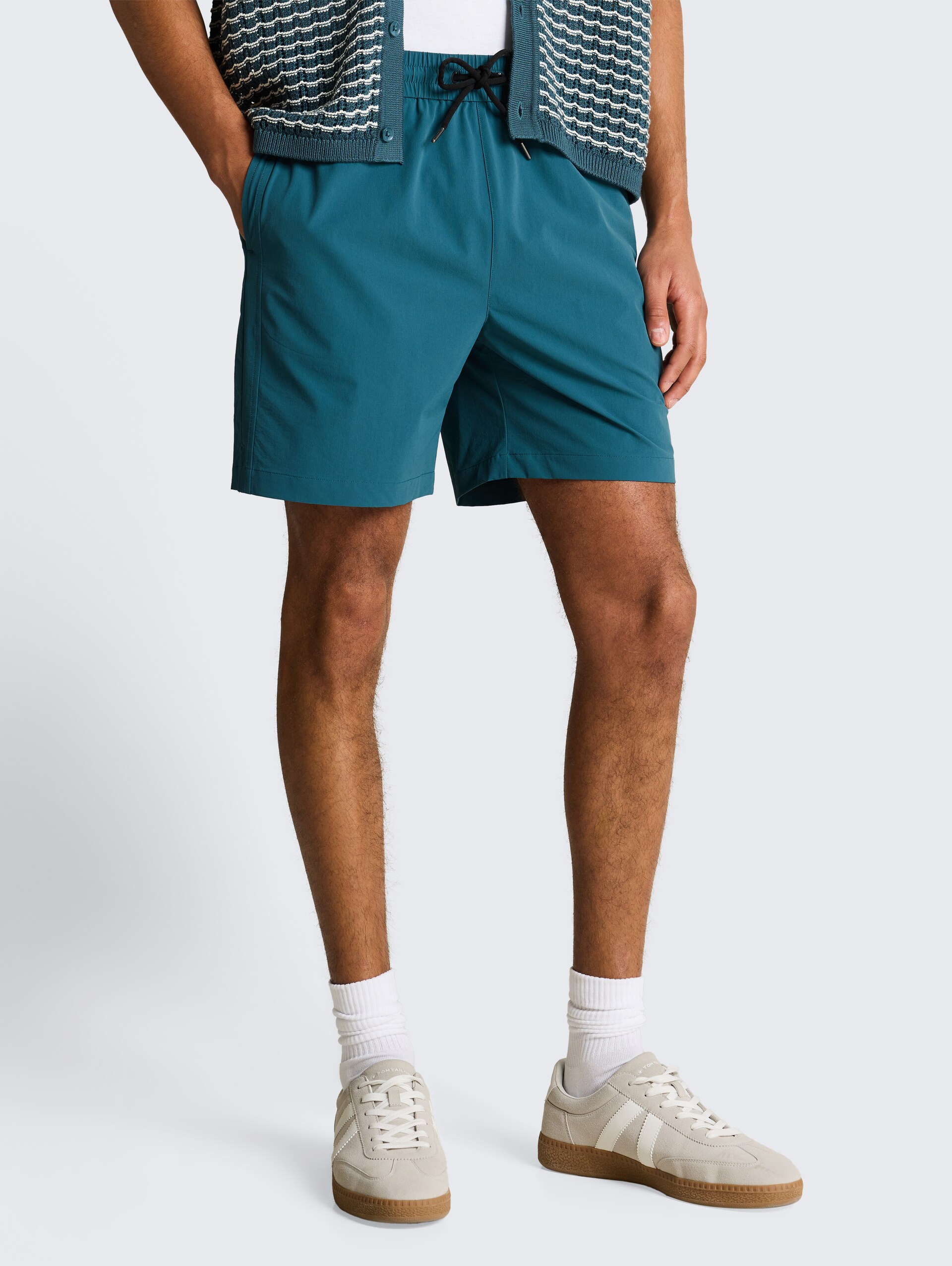 Ultralight Relaxed Fit Shorts - tide petrol - Ausschnitt Model-Vorderansicht