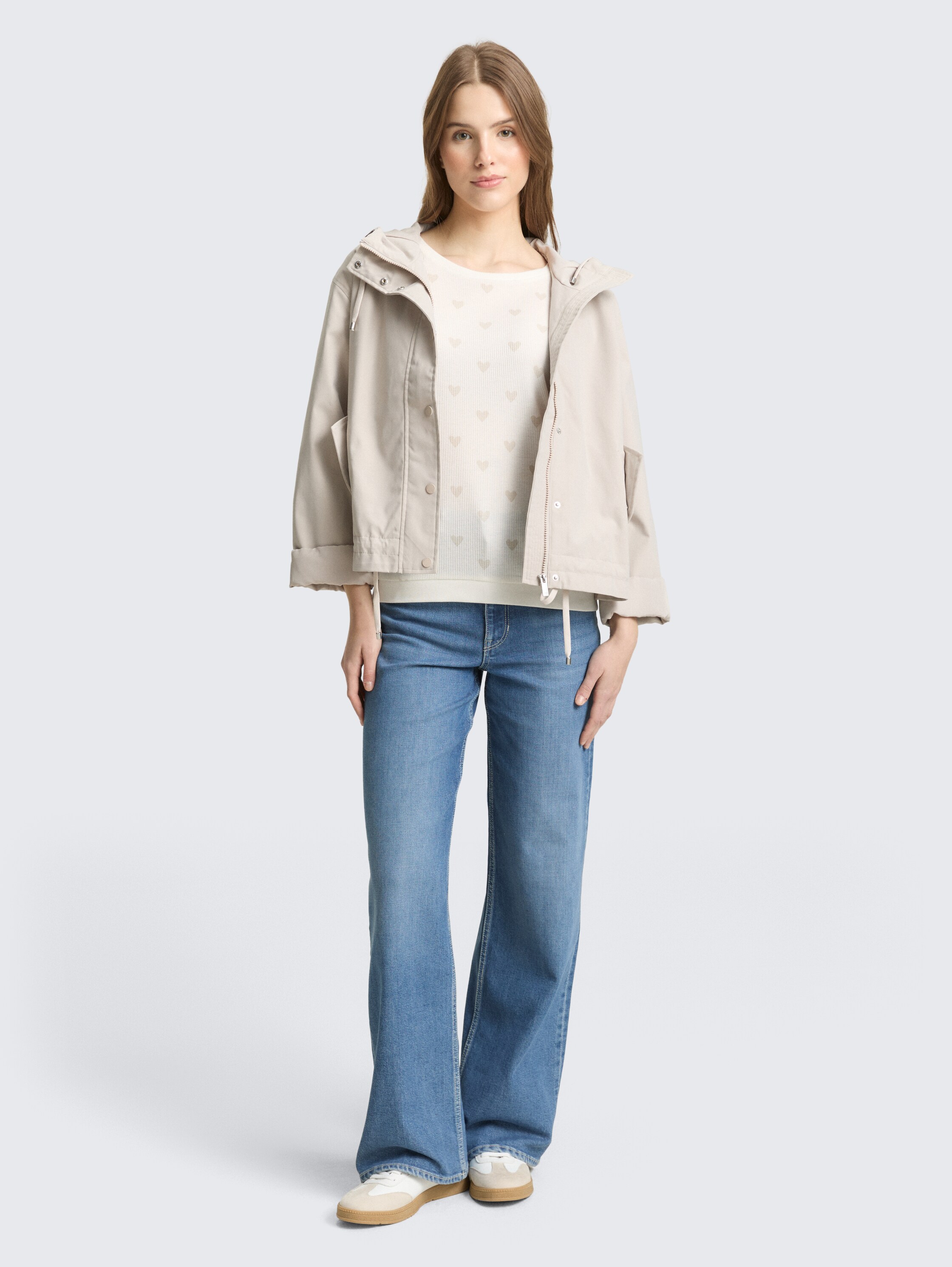 Slim Fit Sweatshirt mit Herz-Print - off white tonal heart print - Model-Vorderansicht