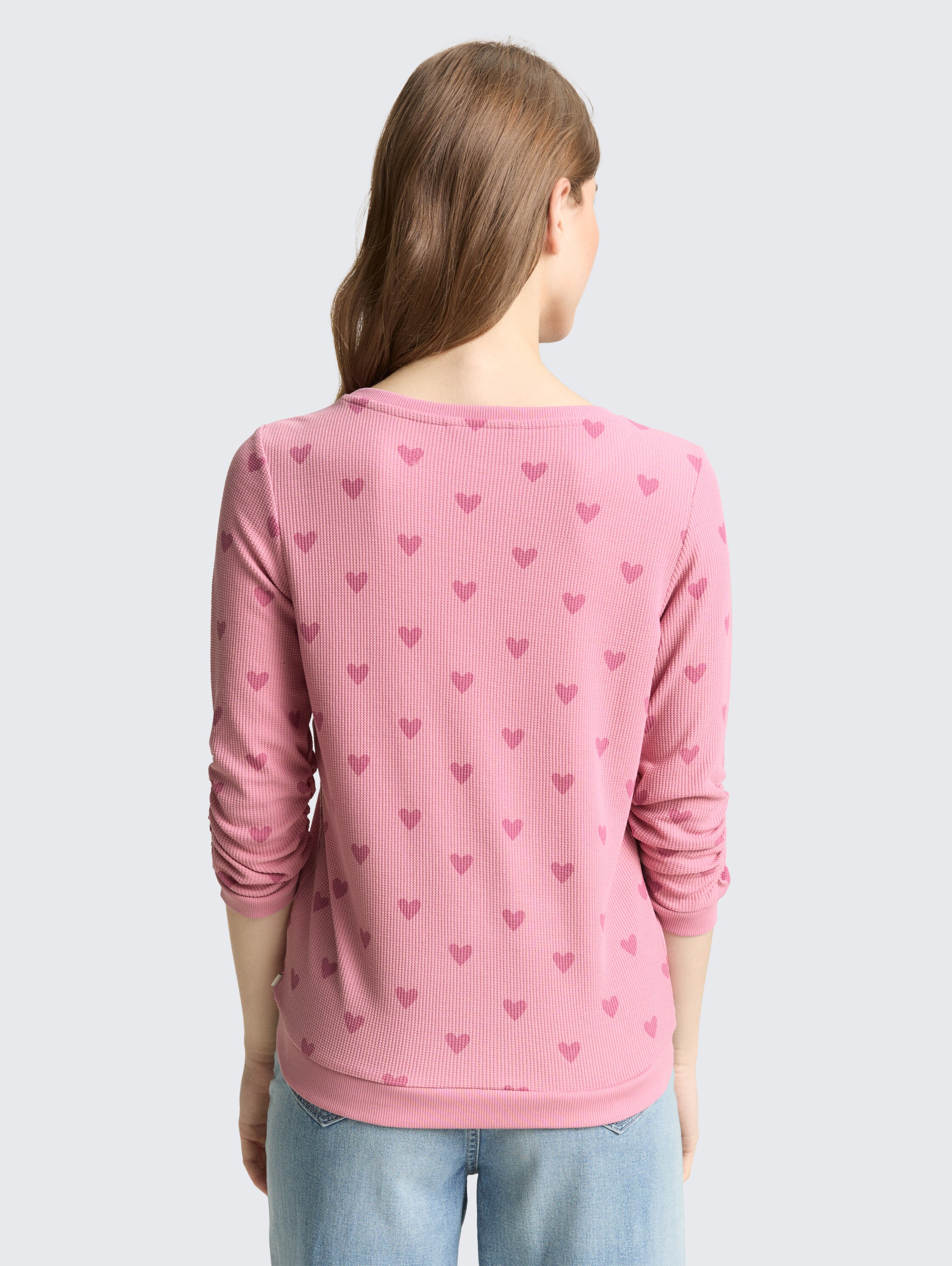 Slim Fit Sweatshirt mit Herz-Print - pink tonal heart print - Auschnitt Model-Rückansicht