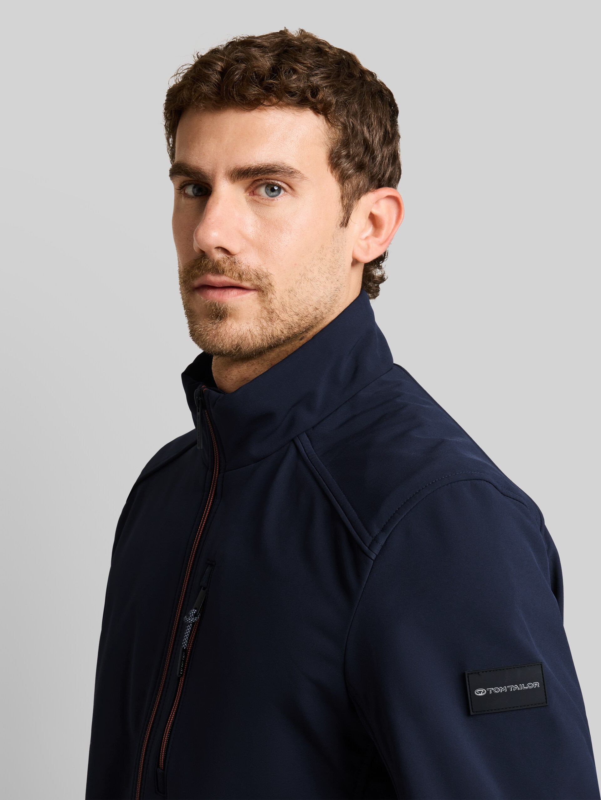 Softshell Jacke mit Stehkragen - sky captain blue - Detail-Model-Ansicht