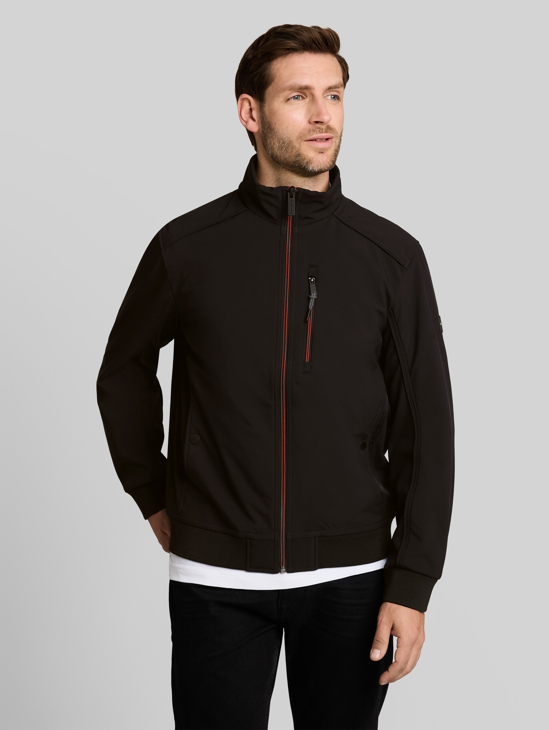 Softshell Jacke mit Stehkragen - Black - Model-Vorderansicht
