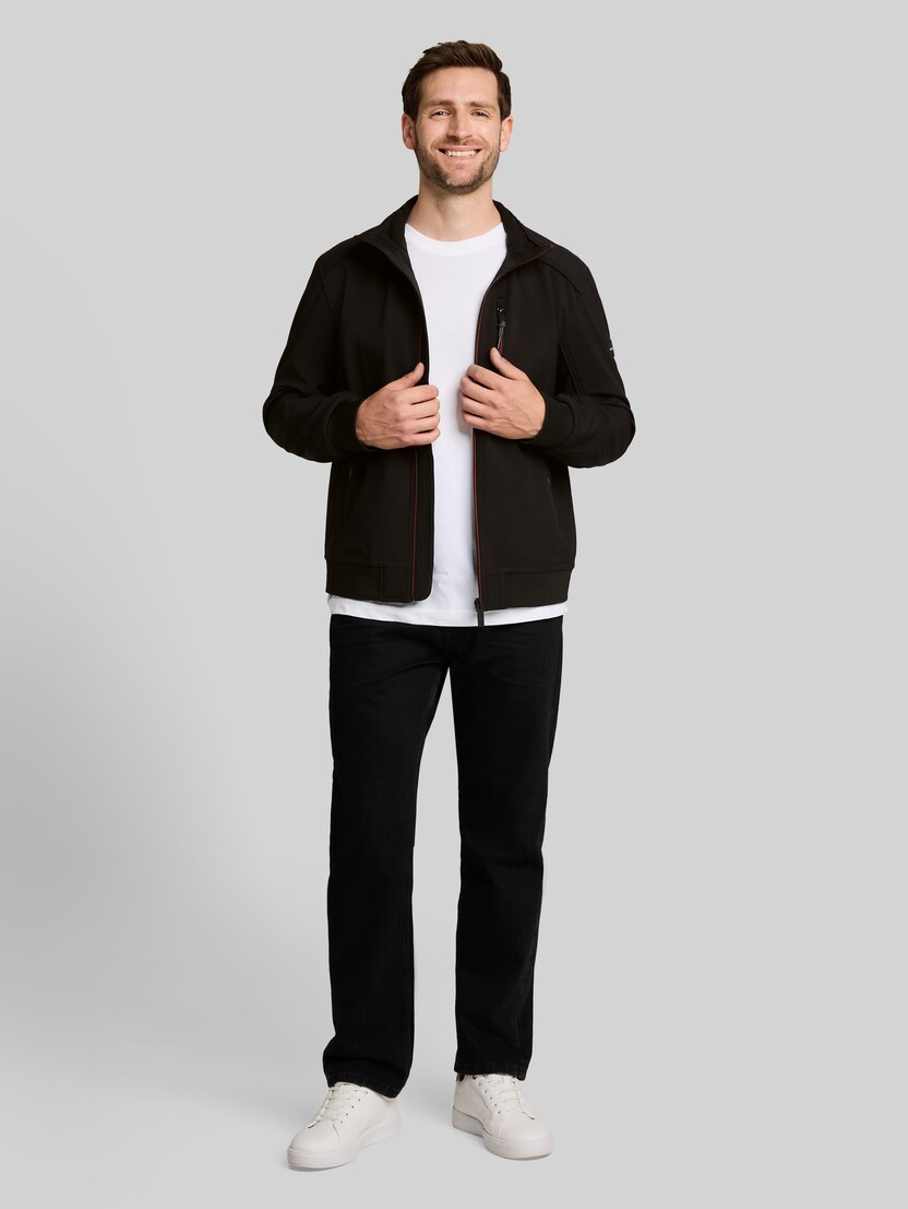 Softshell Jacke mit Stehkragen von Men, Black
