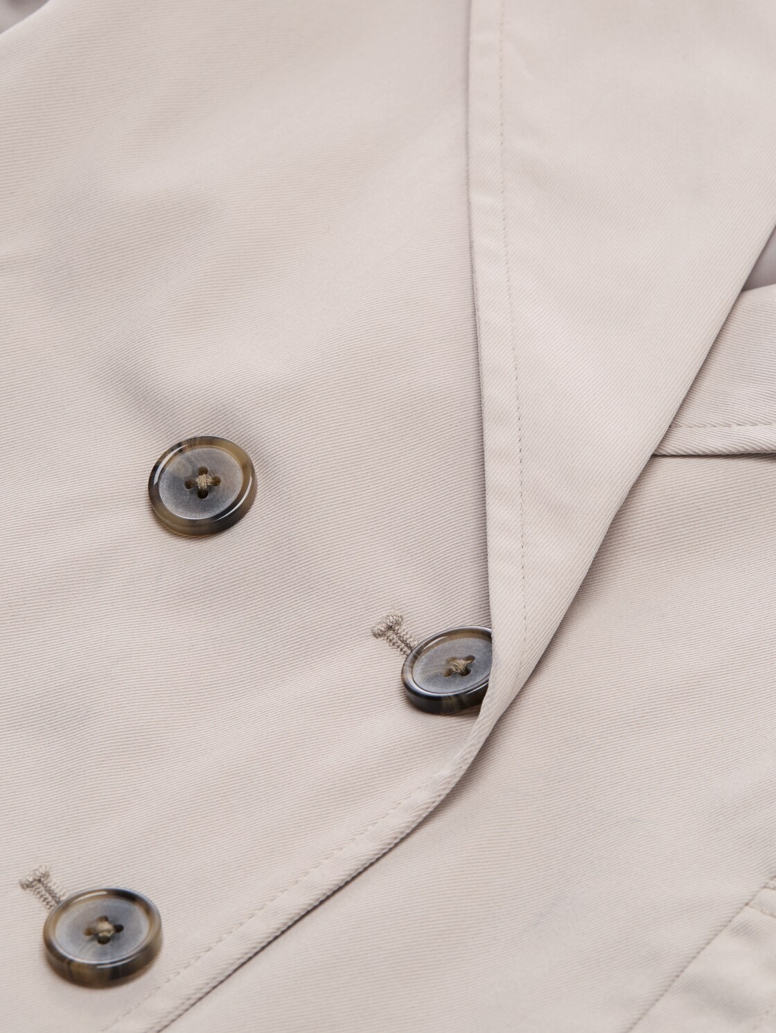 Trenchcoat mit wasserabweisender Funktion - cloud grey - Detail-Model-Ansicht