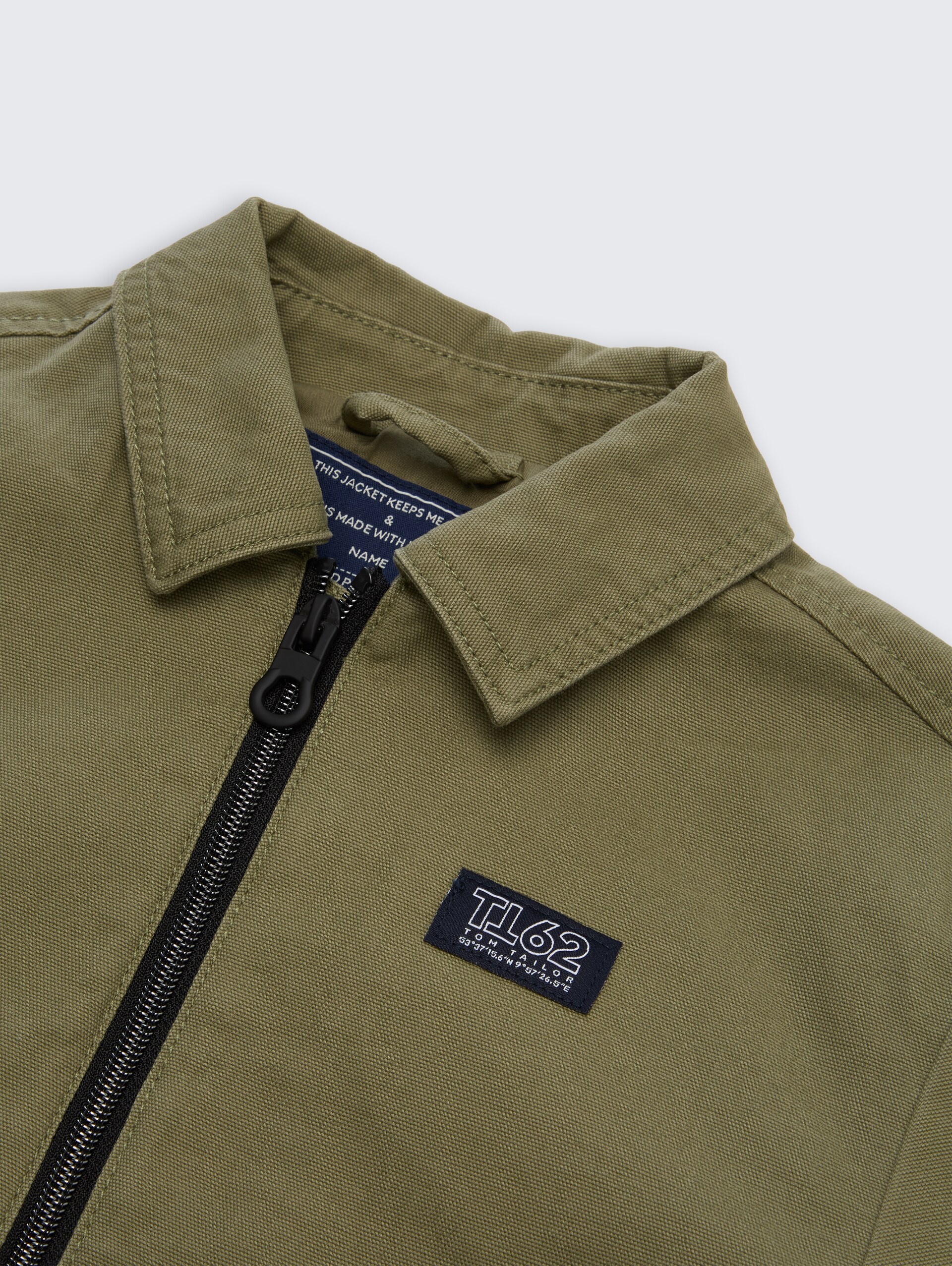 Übergangsjacke aus Baumwolle - tree moss green - Detail-Model-Ansicht
