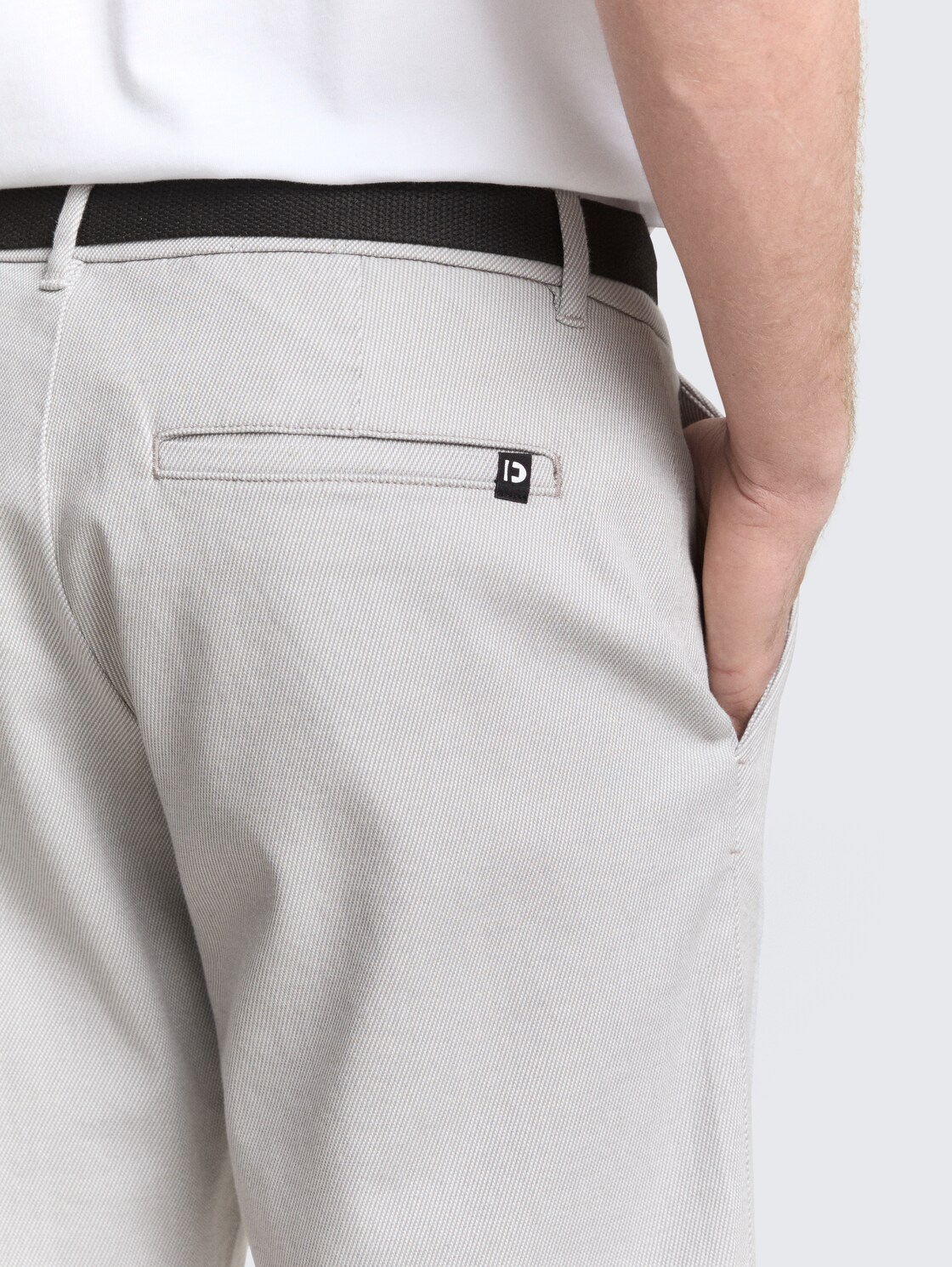 TTREGULAR chino shorts with belt - grey white twill structure - Detail model view