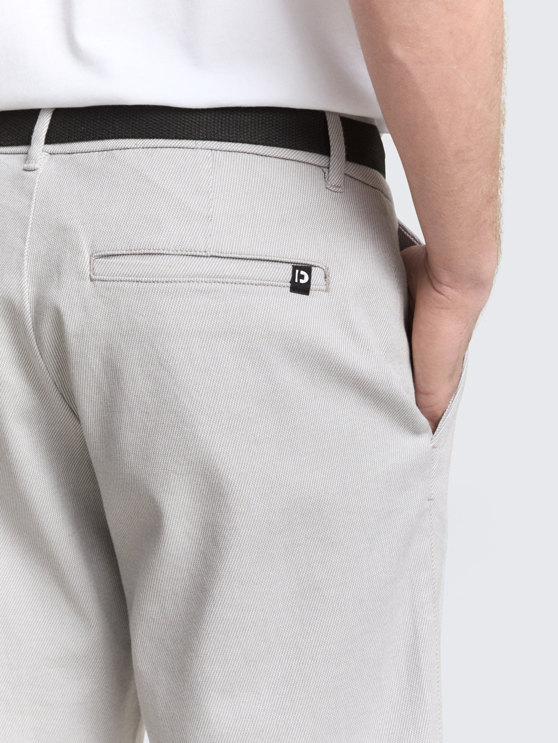 TTREGULAR Chino Shorts mit Gürtel - grey_white_twill_structure - 