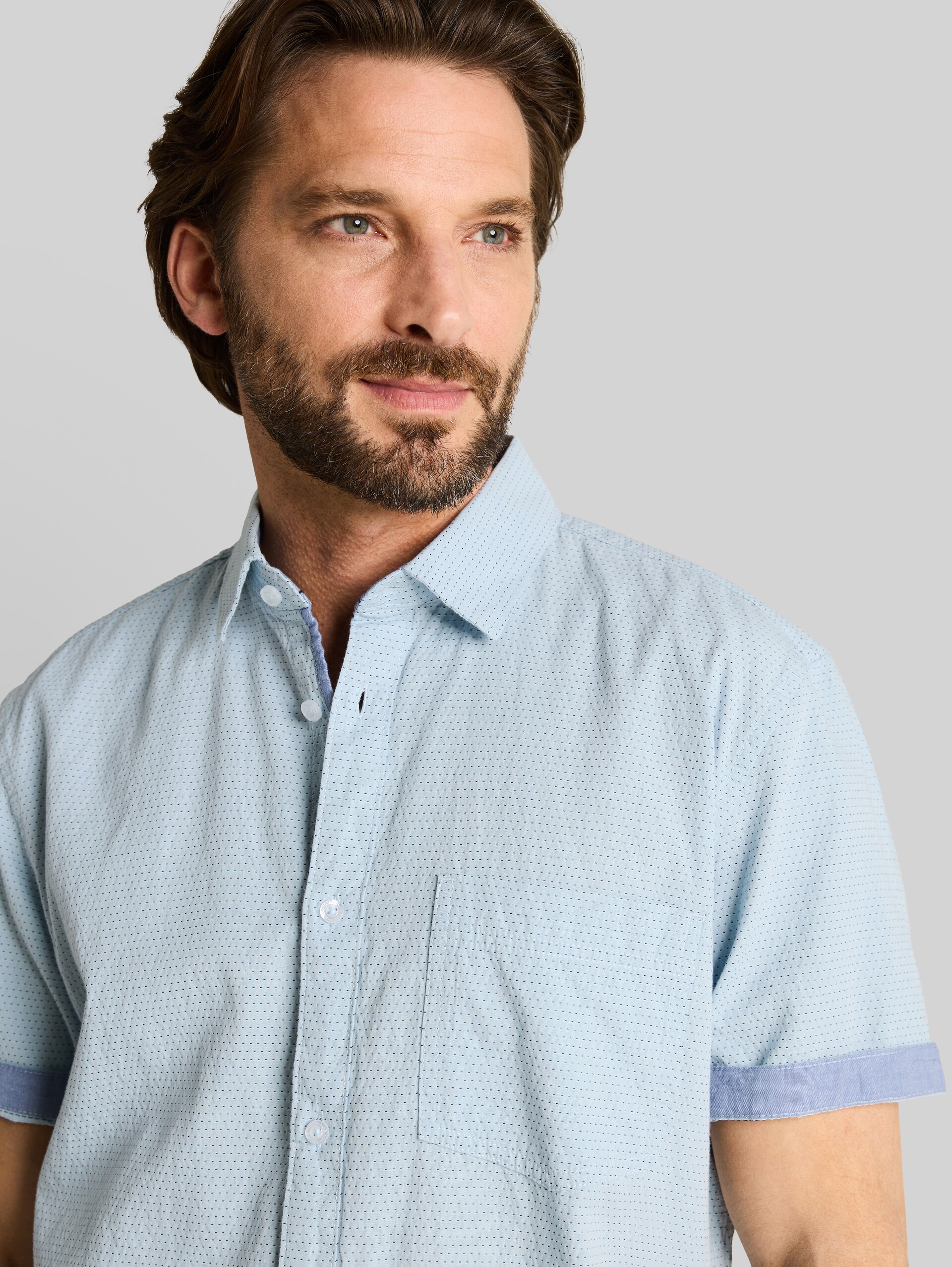 Regular fit short-sleeved cotton shirt - light blue dot structure - Detail model view