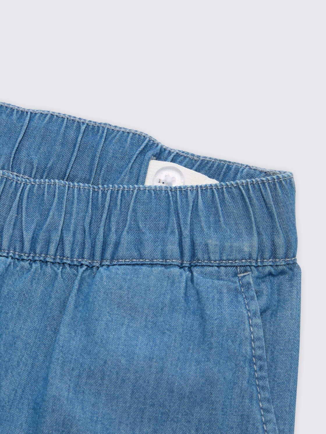 Jeans Shorts - mid stone bright blue denim - Detail-Model-Ansicht