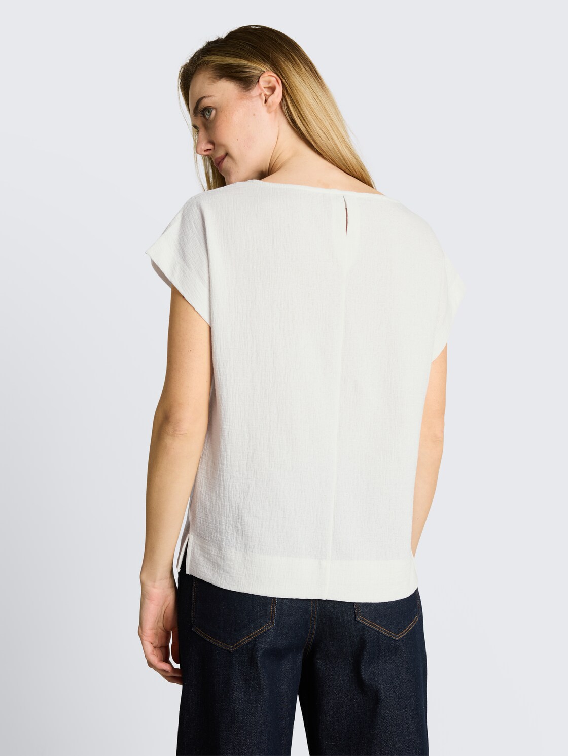 Loose Fit T-Shirt - Whisper White - Auschnitt Model-Rückansicht