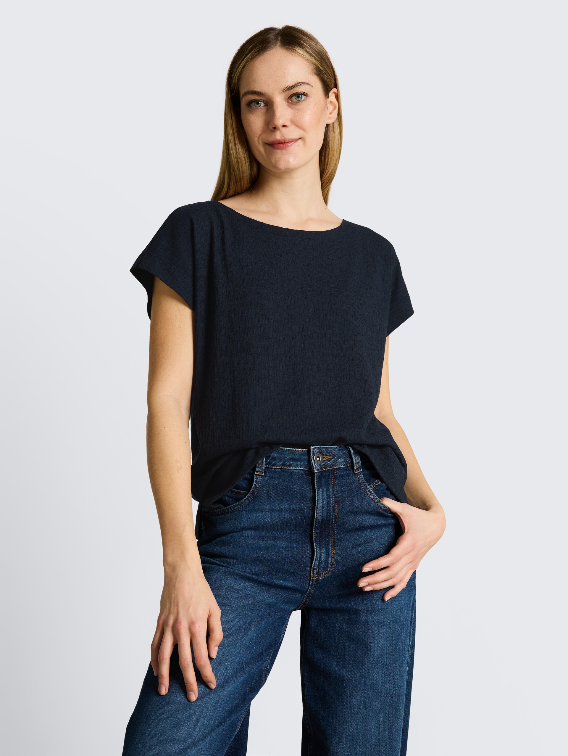 Loose Fit T-Shirt - sky captain blue - Ausschnitt Model-Vorderansicht