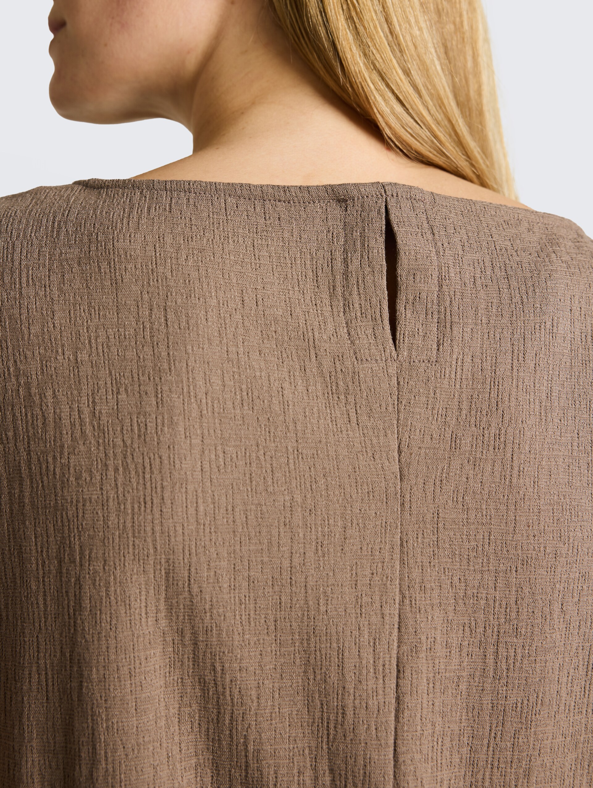 Loose Fit T-Shirt - taupe grey - Detail-Model-Ansicht