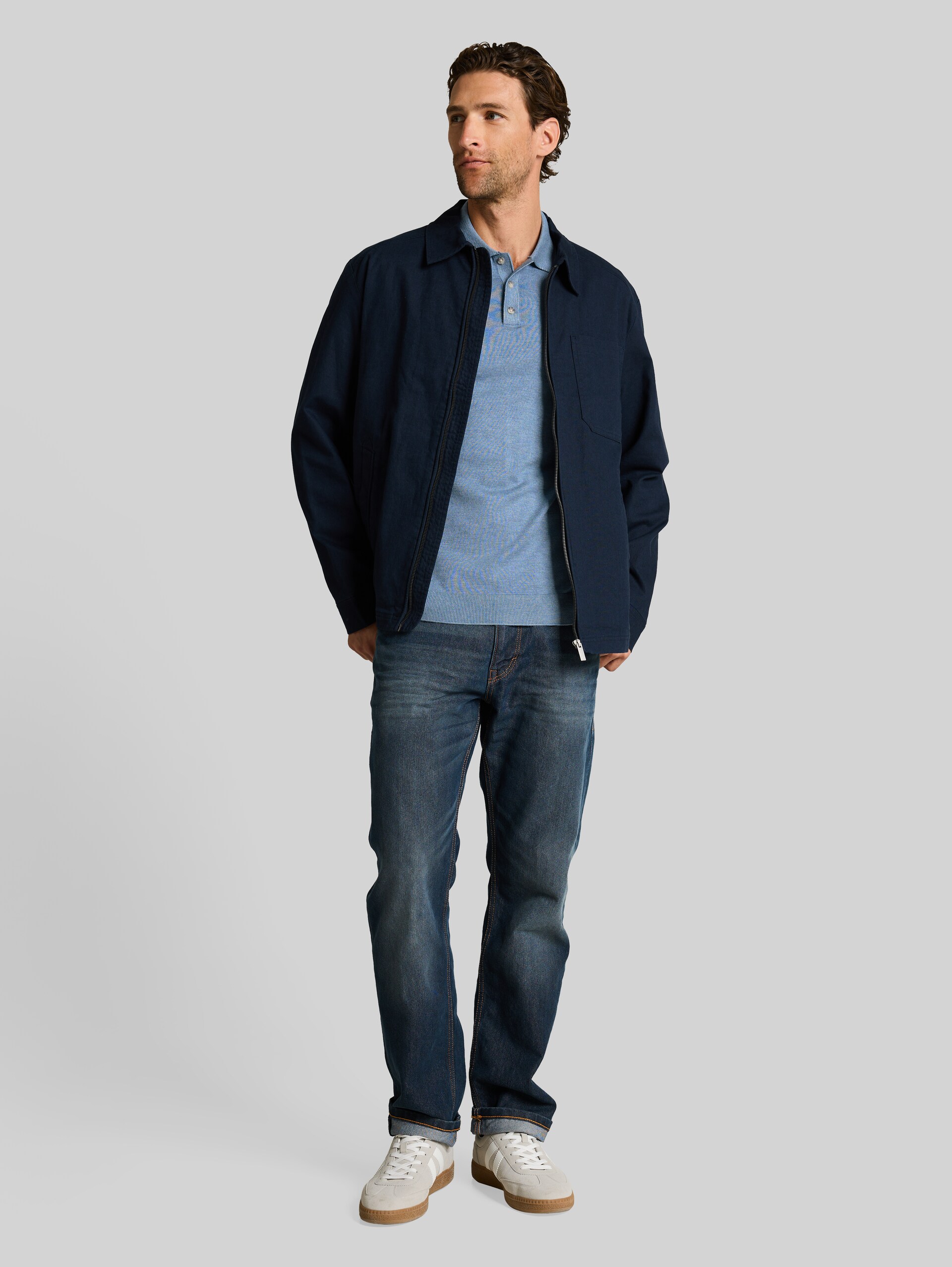 Knitted sweater with a polo collar - mountain spring blue melange - Model front view