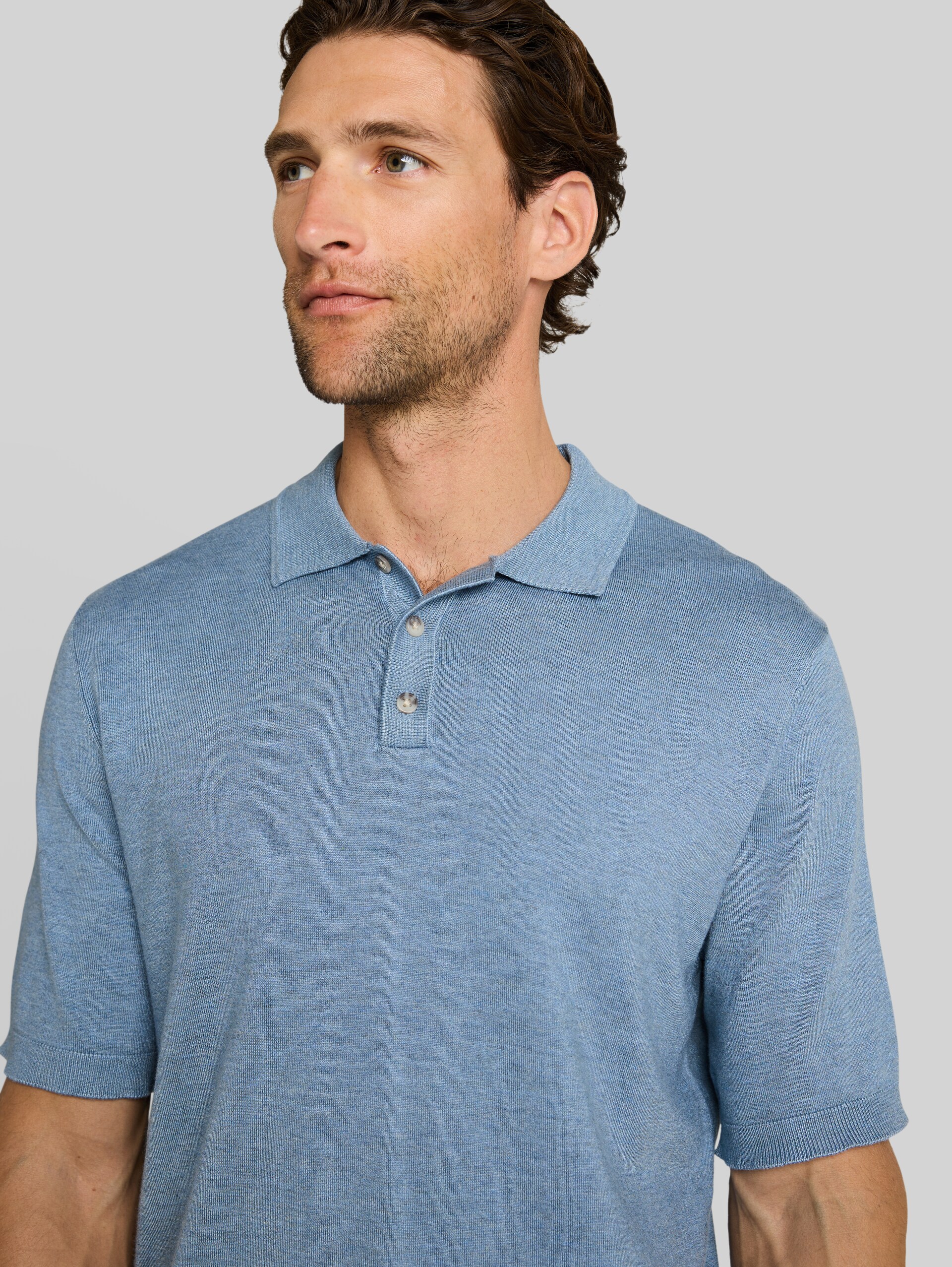 Knitted sweater with a polo collar - mountain spring blue melange - Detail model view