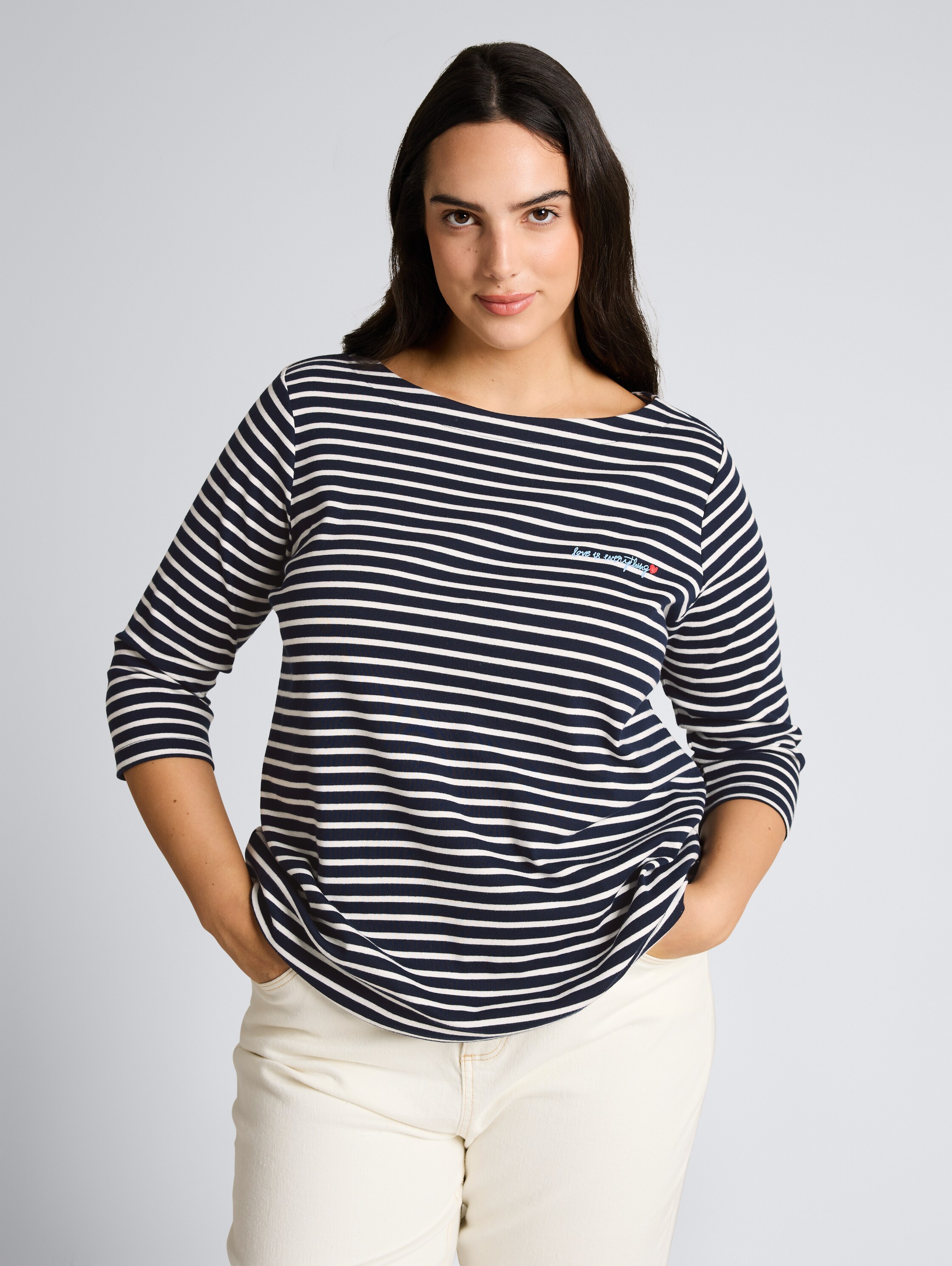 Plus Size - Langarmshirt mit Streifenmuster - navy blue offwhite stripe - Ausschnitt Model-Vorderansicht