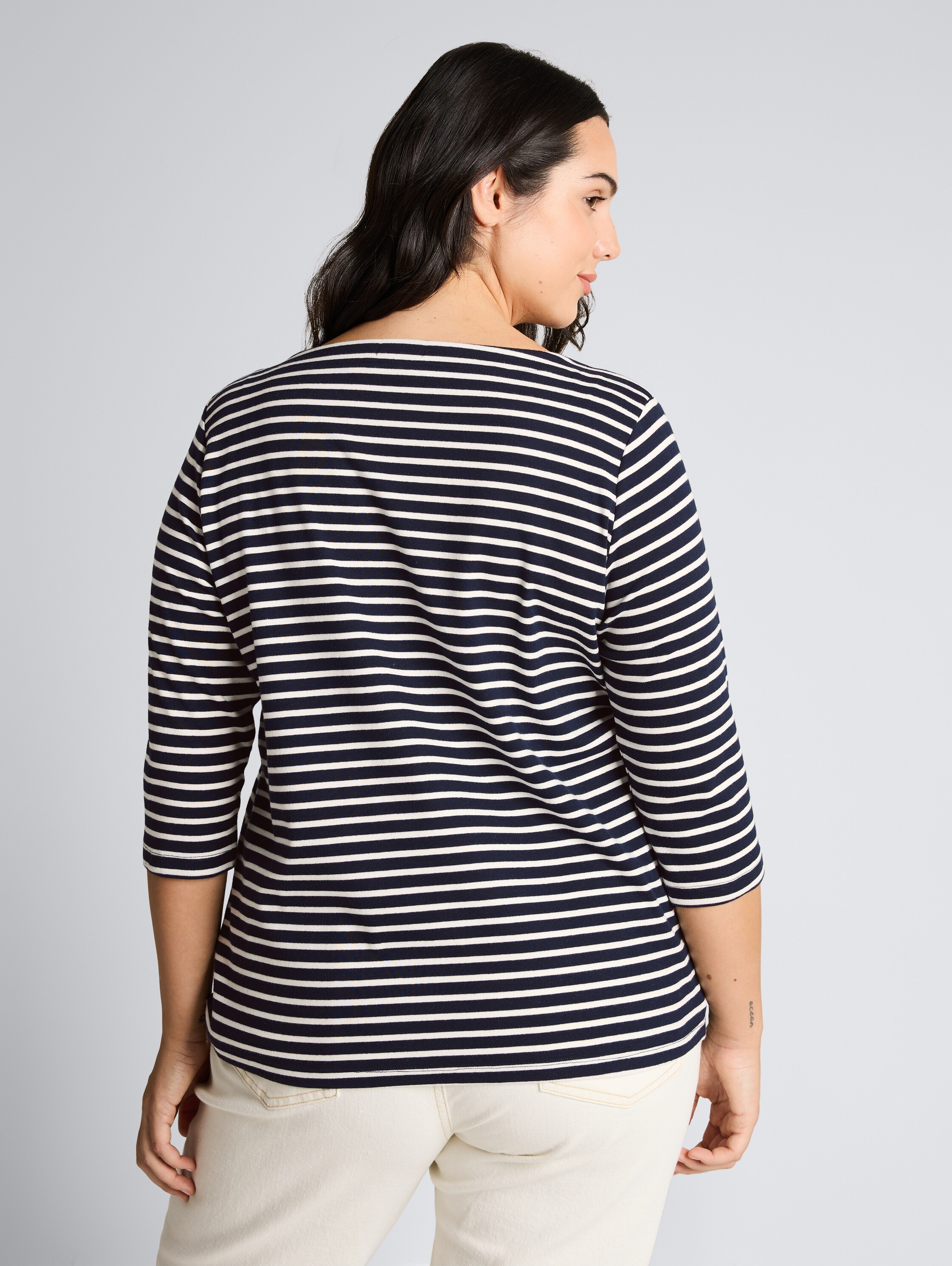 Plus Size - Langarmshirt mit Streifenmuster - navy blue offwhite stripe - Auschnitt Model-Rückansicht