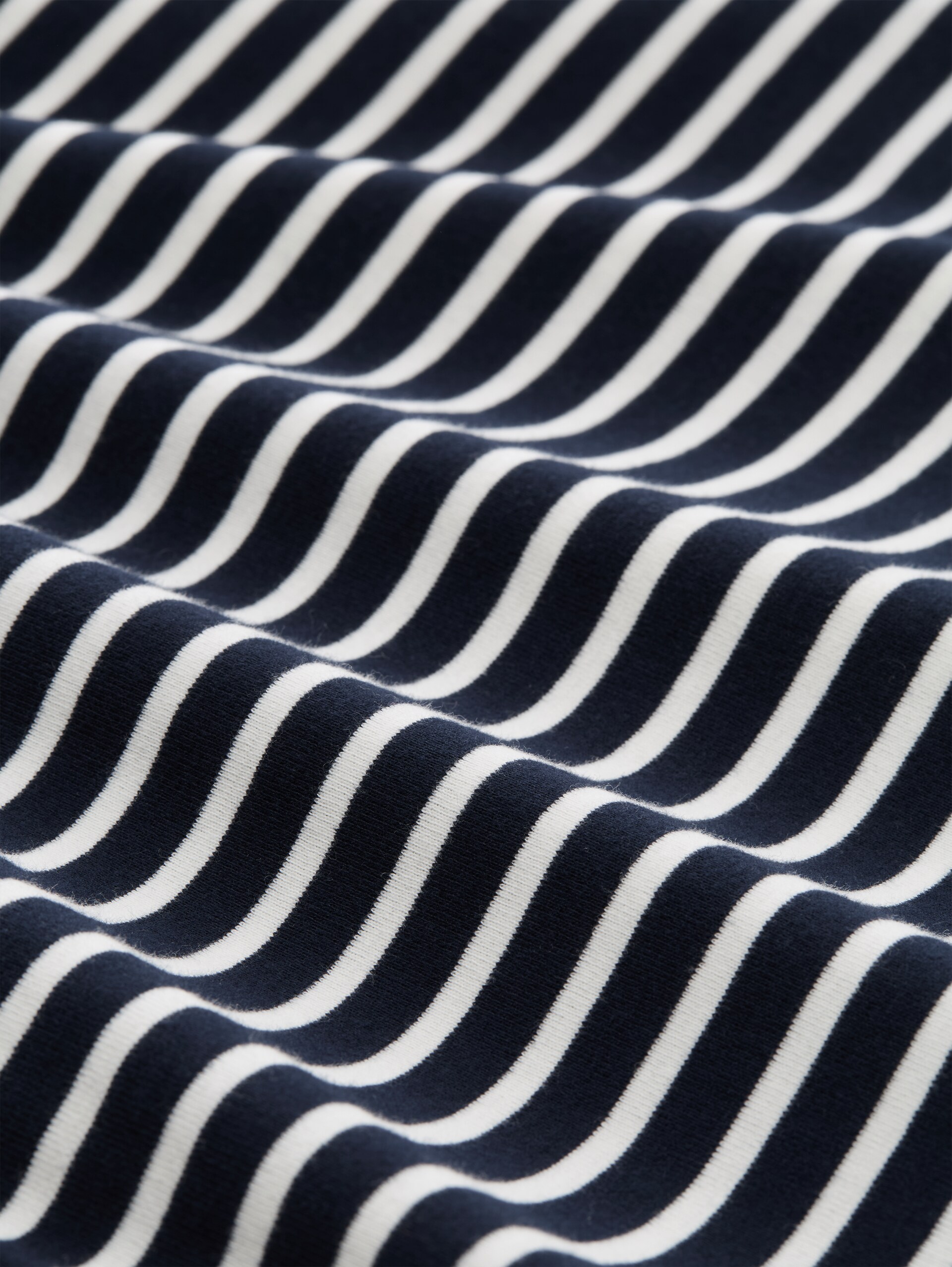 Plus Size - Langarmshirt mit Streifenmuster - navy blue offwhite stripe - Material-Ansicht