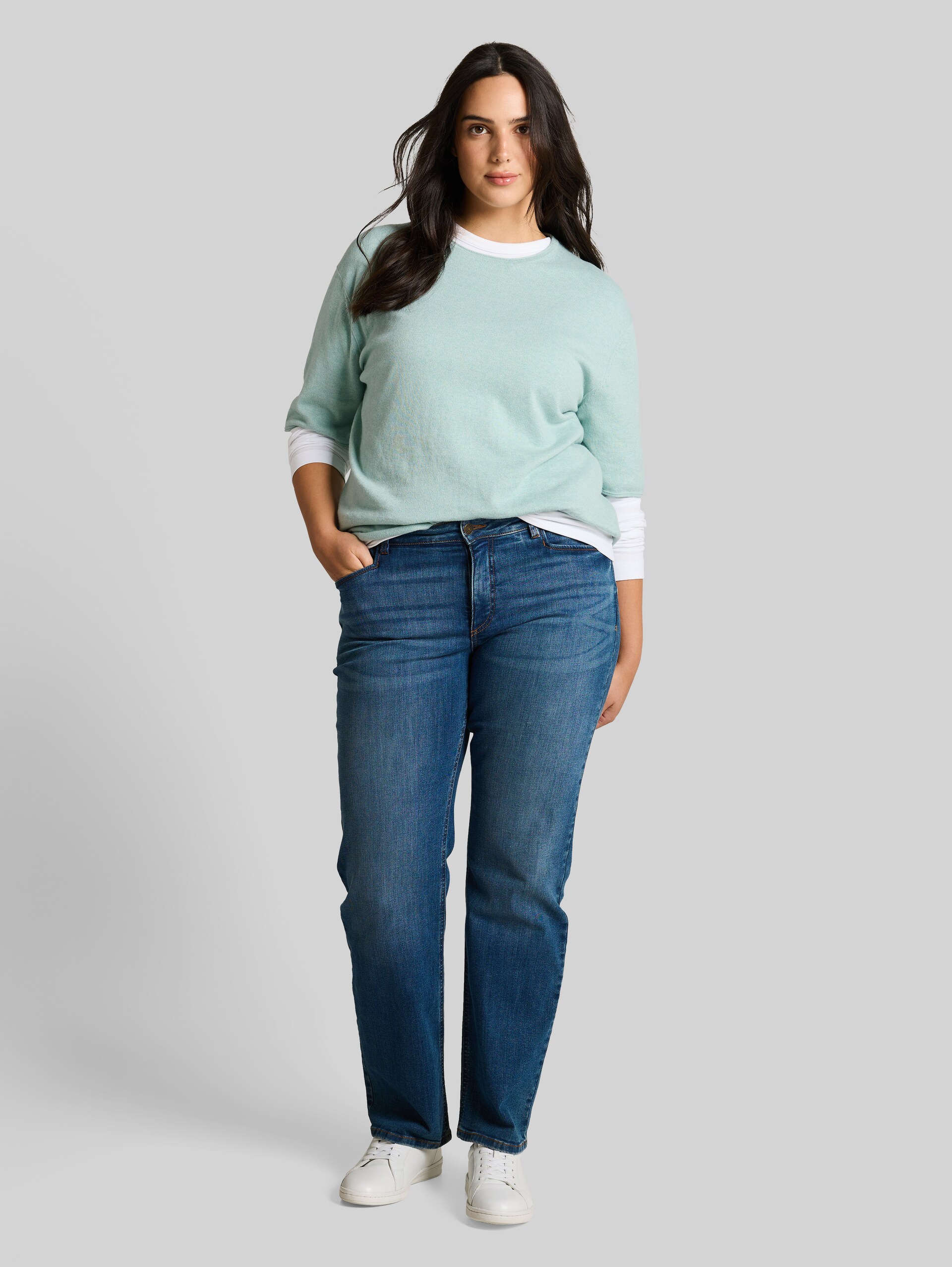 Plus Size - Loose Fit Strickpullover mit Kaschmir-Anteil - blue haze melange - Model-Vorderansicht