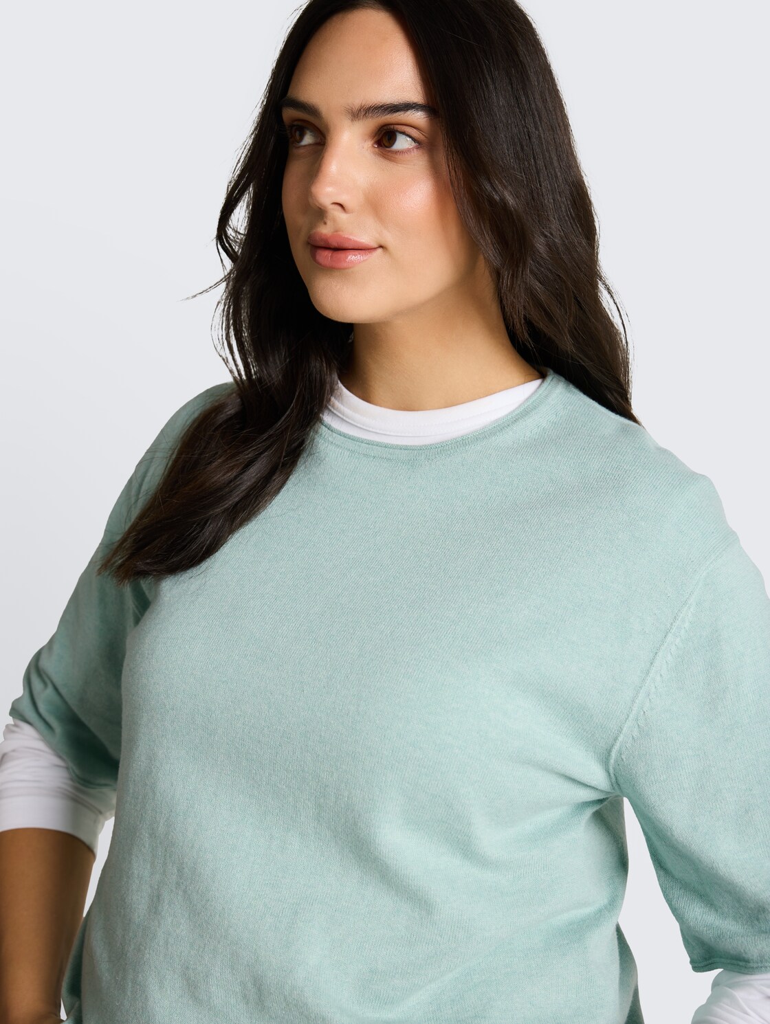 Plus Size - Loose Fit Strickpullover mit Kaschmir-Anteil - blue haze melange - Detail-Model-Ansicht