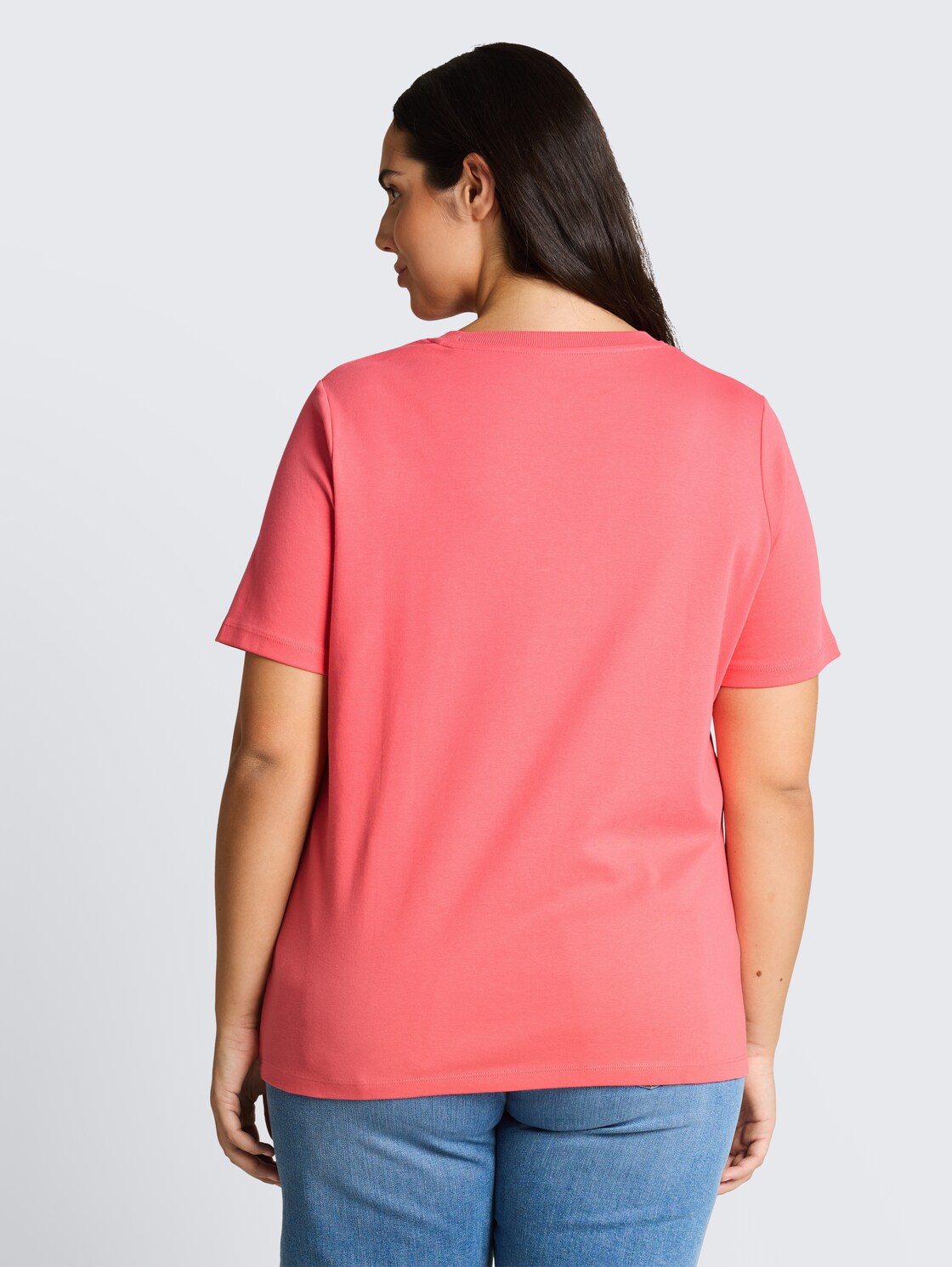 Plus Size - Basic T-Shirt aus Baumwolle - soft coral pink - Auschnitt Model-Rückansicht