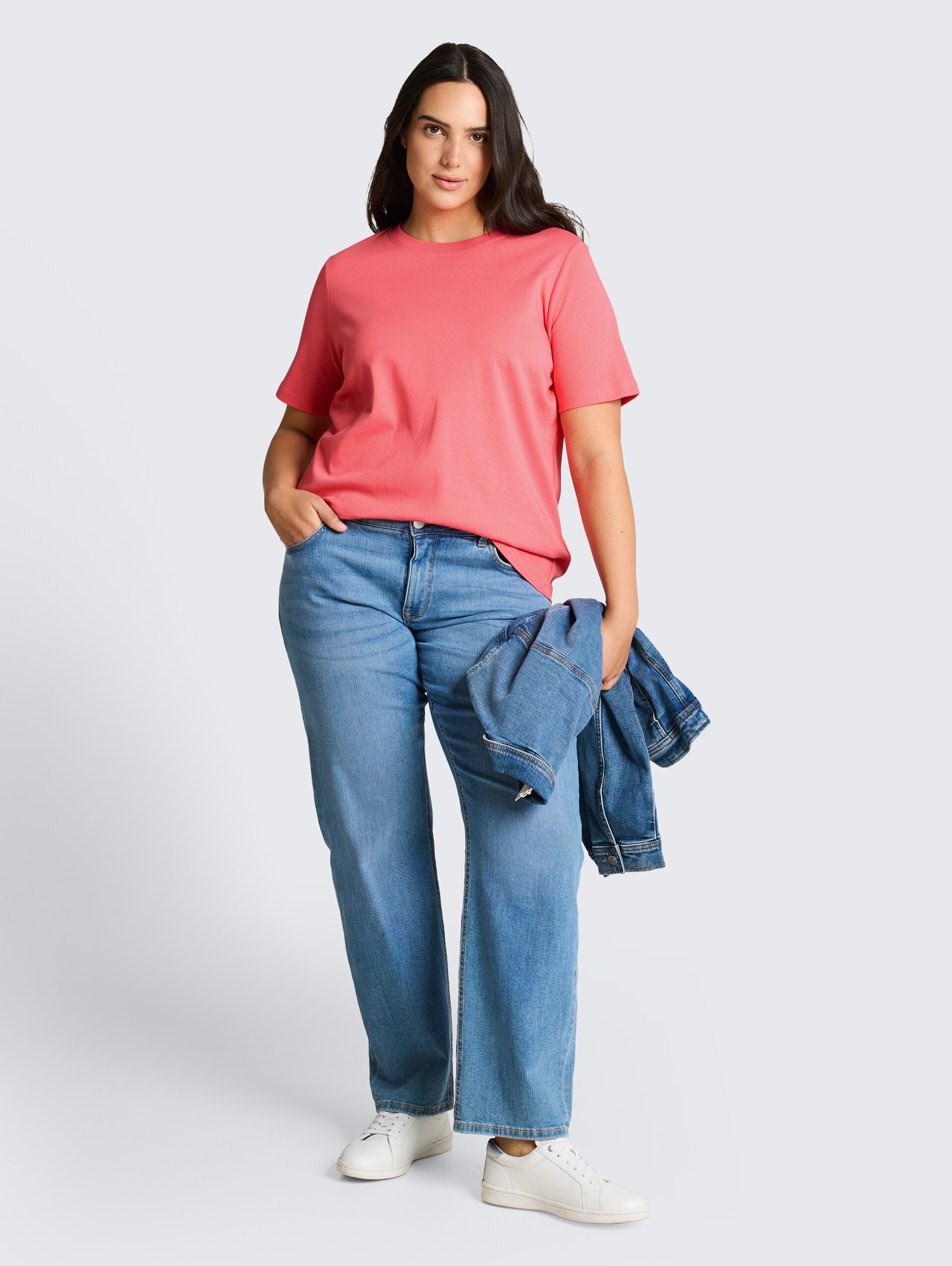 Plus Size - Basic T-Shirt aus Baumwolle - soft coral pink - Model-Vorderansicht